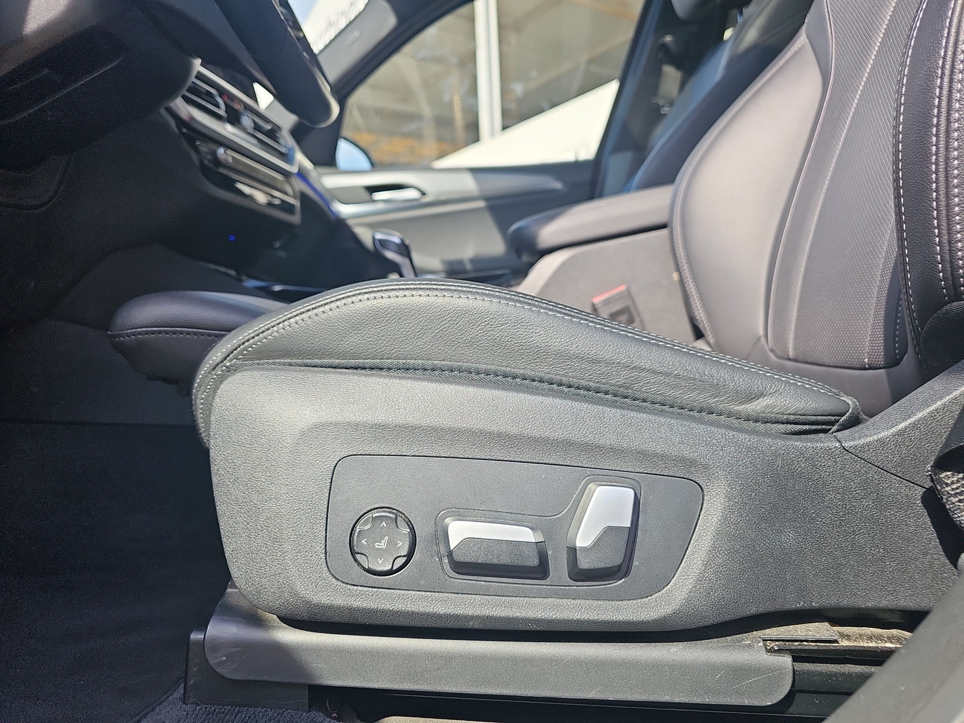 BMW X3 xDrive 20i-image-17
