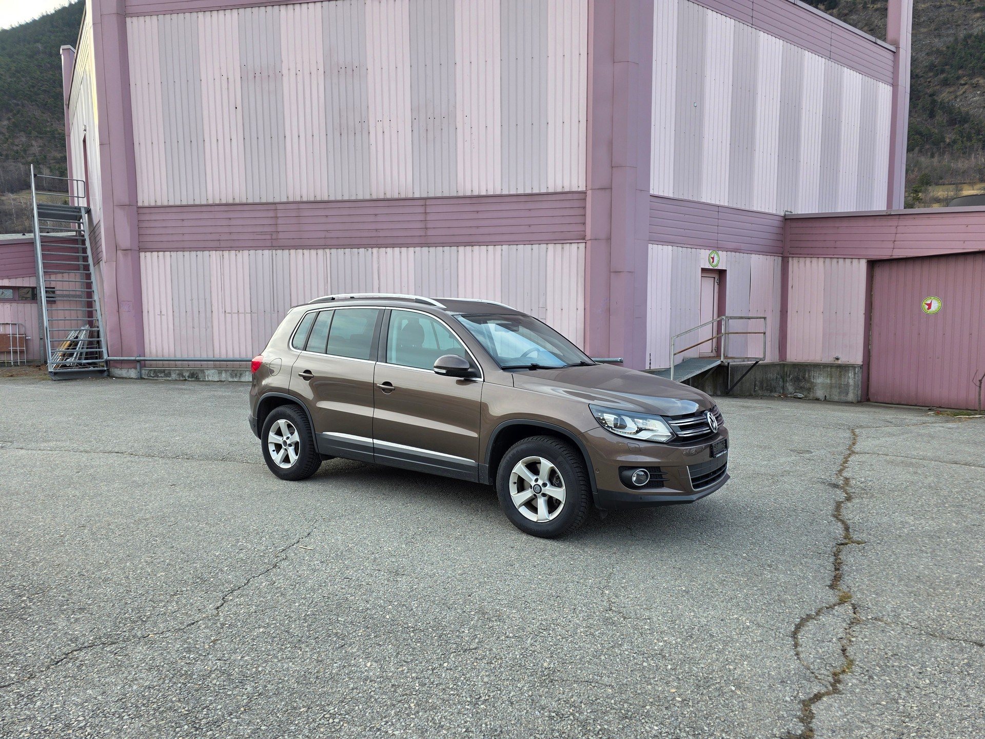VW Tiguan 2.0 TDI BlueMotion Sport&Style 4Motion-image-3