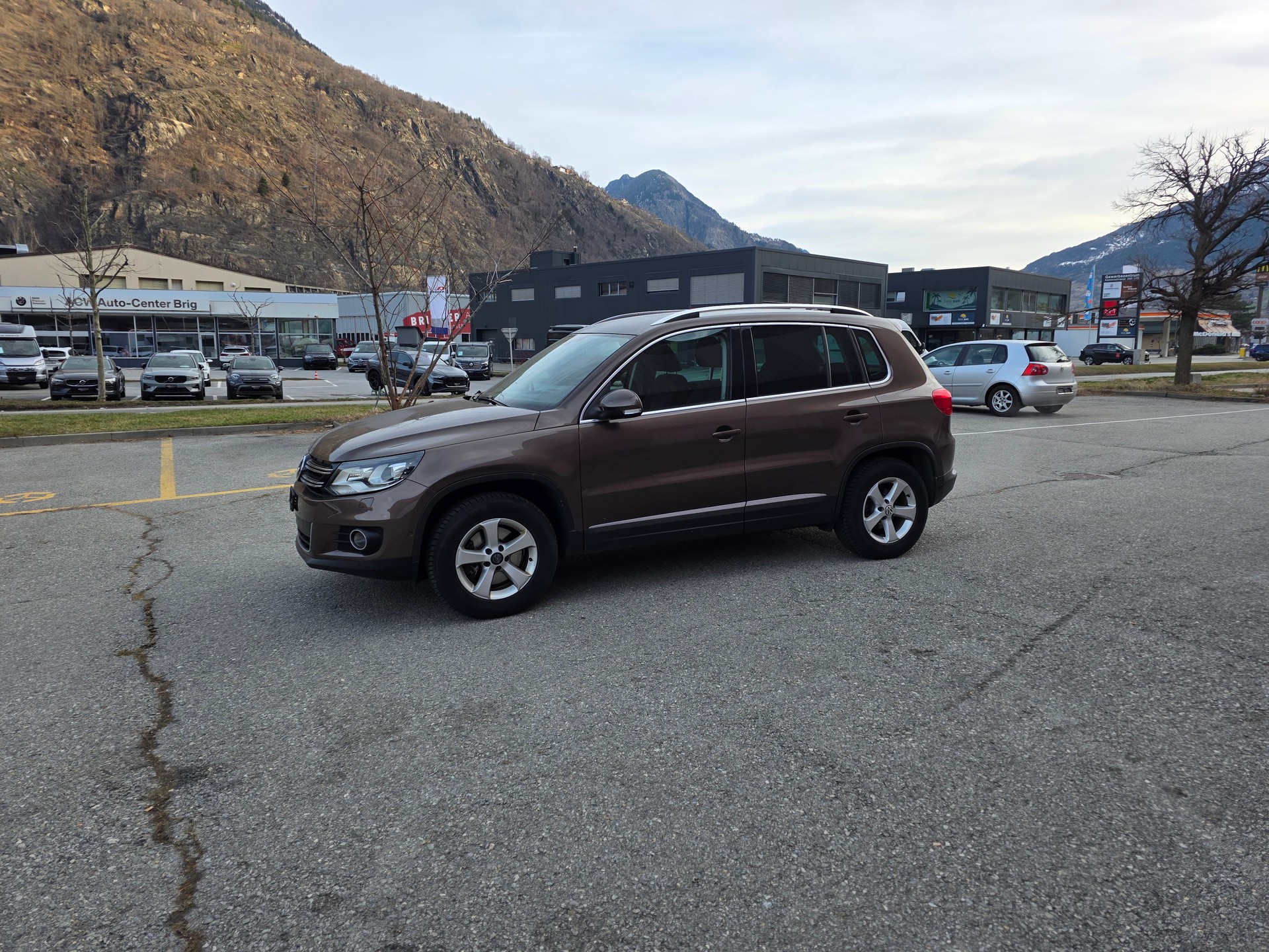 VW Tiguan 2.0 TDI BlueMotion Sport&Style 4Motion-image-4