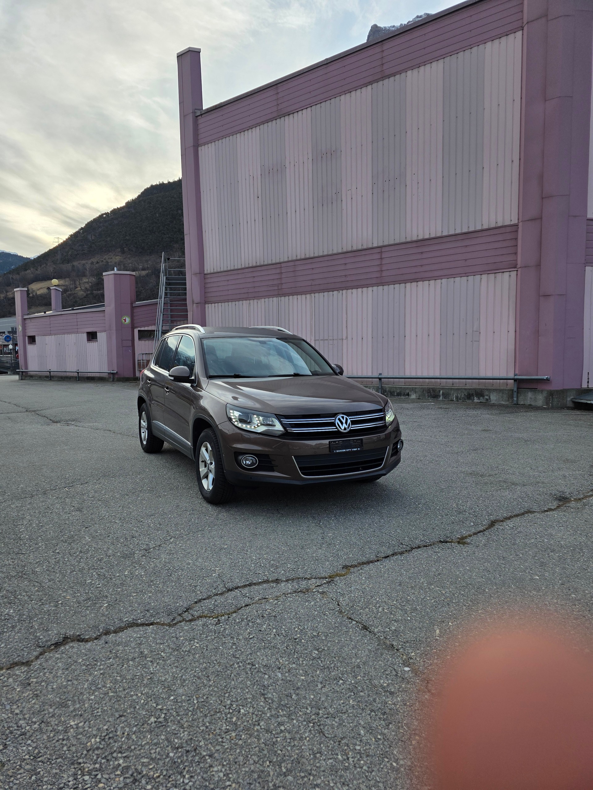 VW Tiguan 2.0 TDI BlueMotion Sport&Style 4Motion-image-2