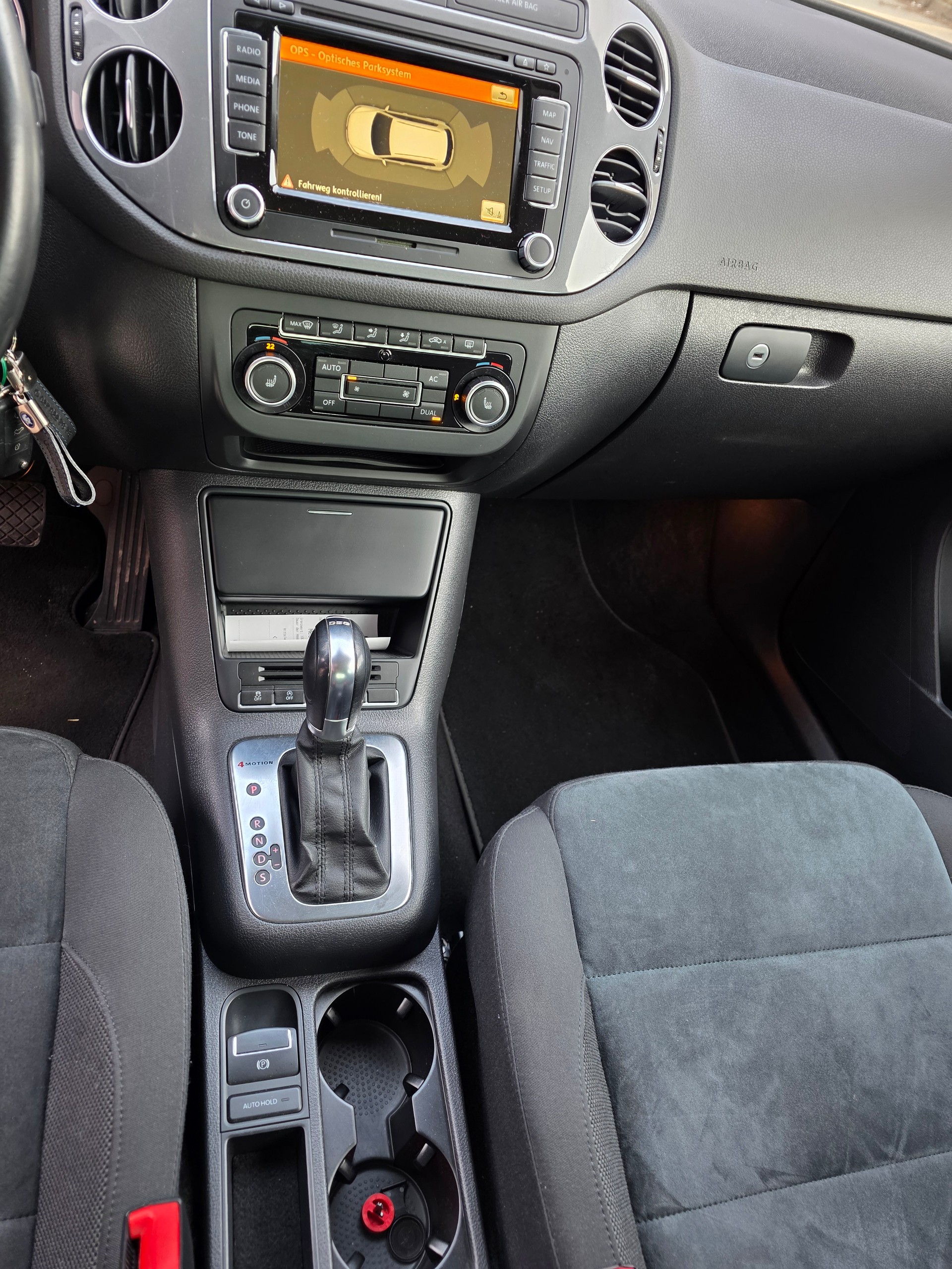 VW Tiguan 2.0 TDI BlueMotion Sport&Style 4Motion-image-10