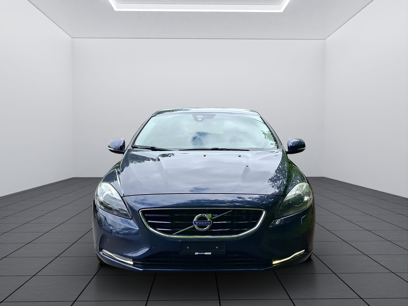 VOLVO V40 D2-image-1