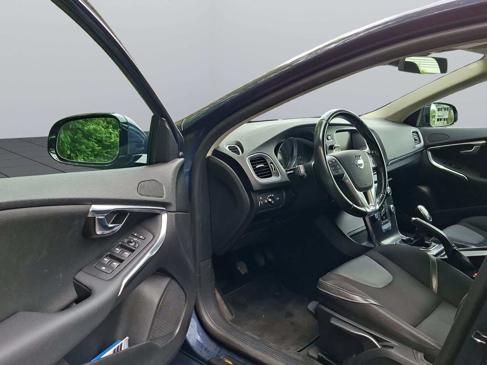 VOLVO V40 D2-image-11