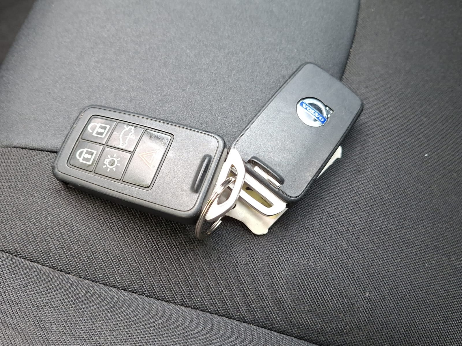 VOLVO V40 D2-image-17