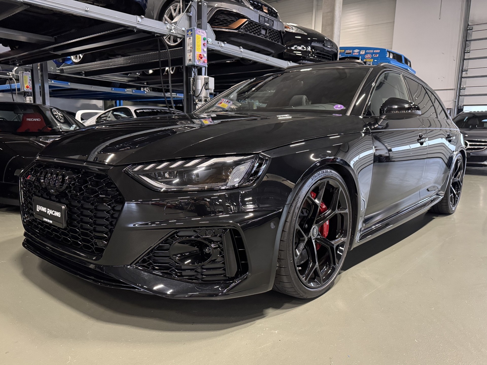 AUDI RS4 Avant quattro *RS Competition Plus*-image-1
