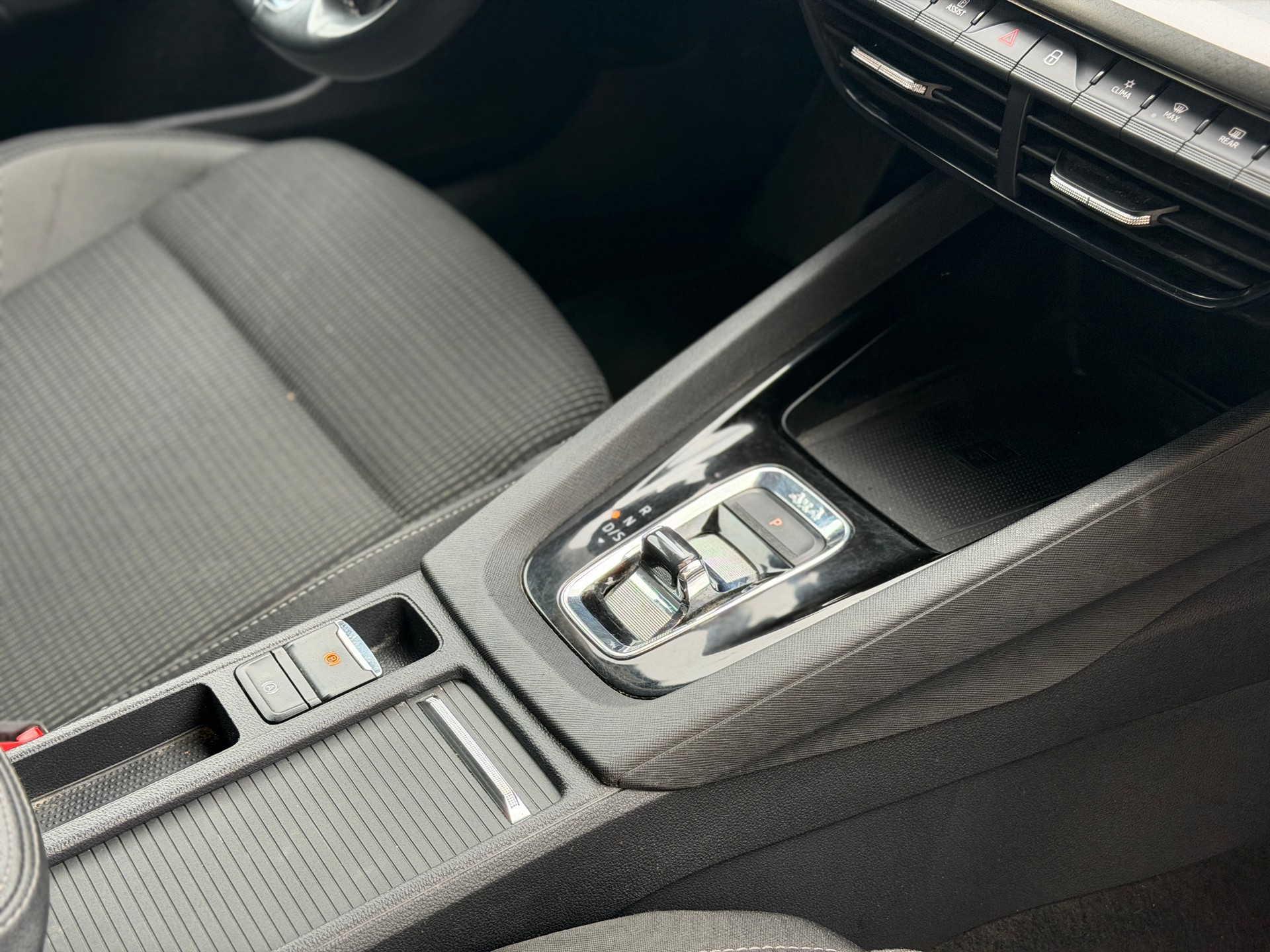 SKODA Octavia Combi 2.0 TDI DSG Ambition 4x4-image-29