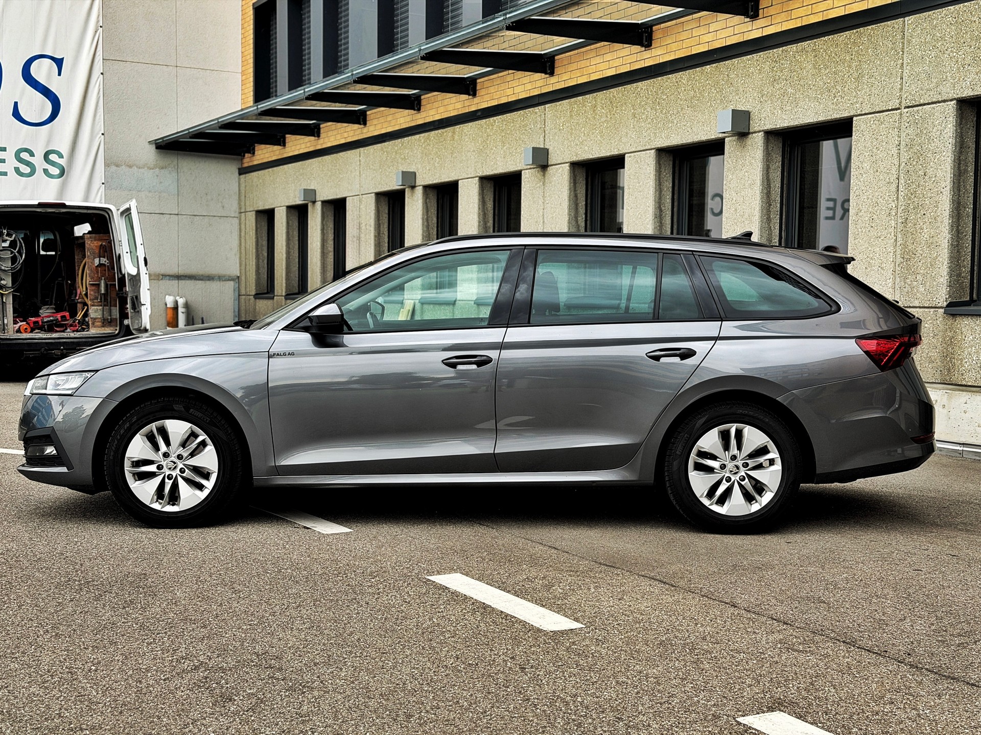 SKODA Octavia Combi 2.0 TDI DSG Ambition 4x4-image-1