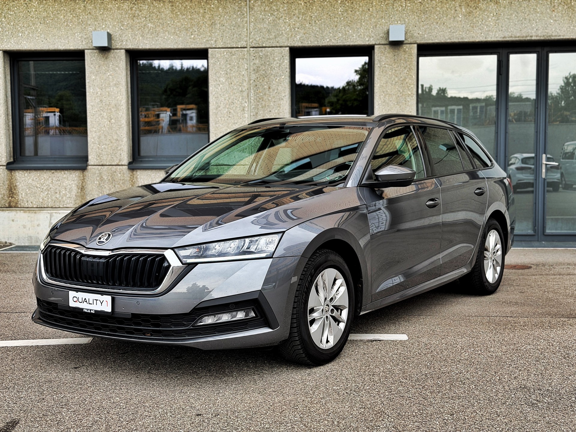 SKODA Octavia Combi 2.0 TDI DSG Ambition 4x4-image-0