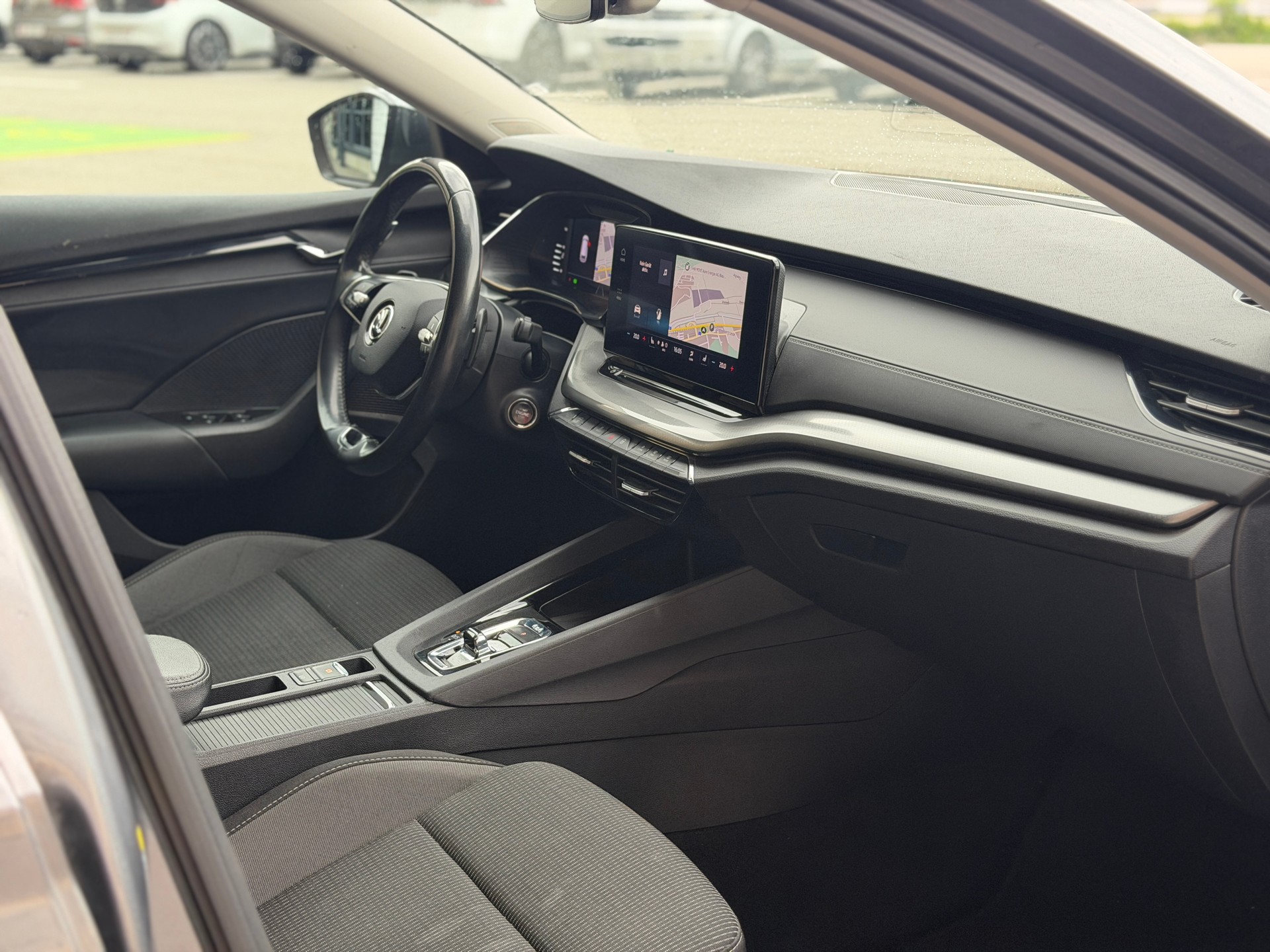SKODA Octavia Combi 2.0 TDI DSG Ambition 4x4-image-23