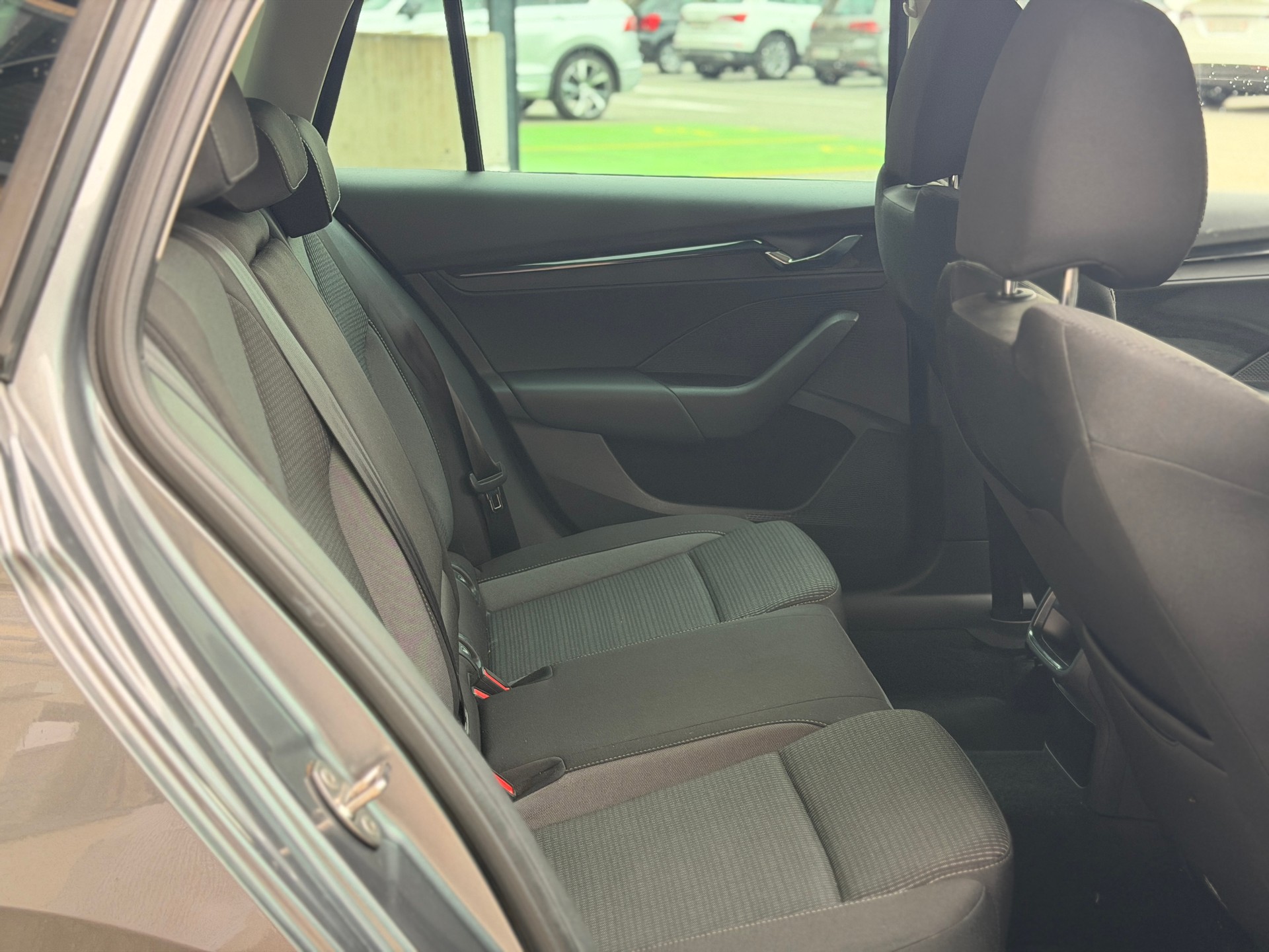 SKODA Octavia Combi 2.0 TDI DSG Ambition 4x4-image-19