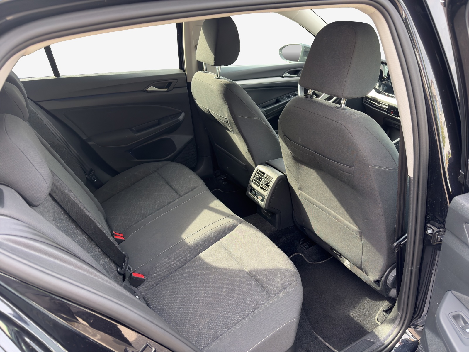 VW Golf 1.0 eTSI mHEV ACTLife DSG-image-11