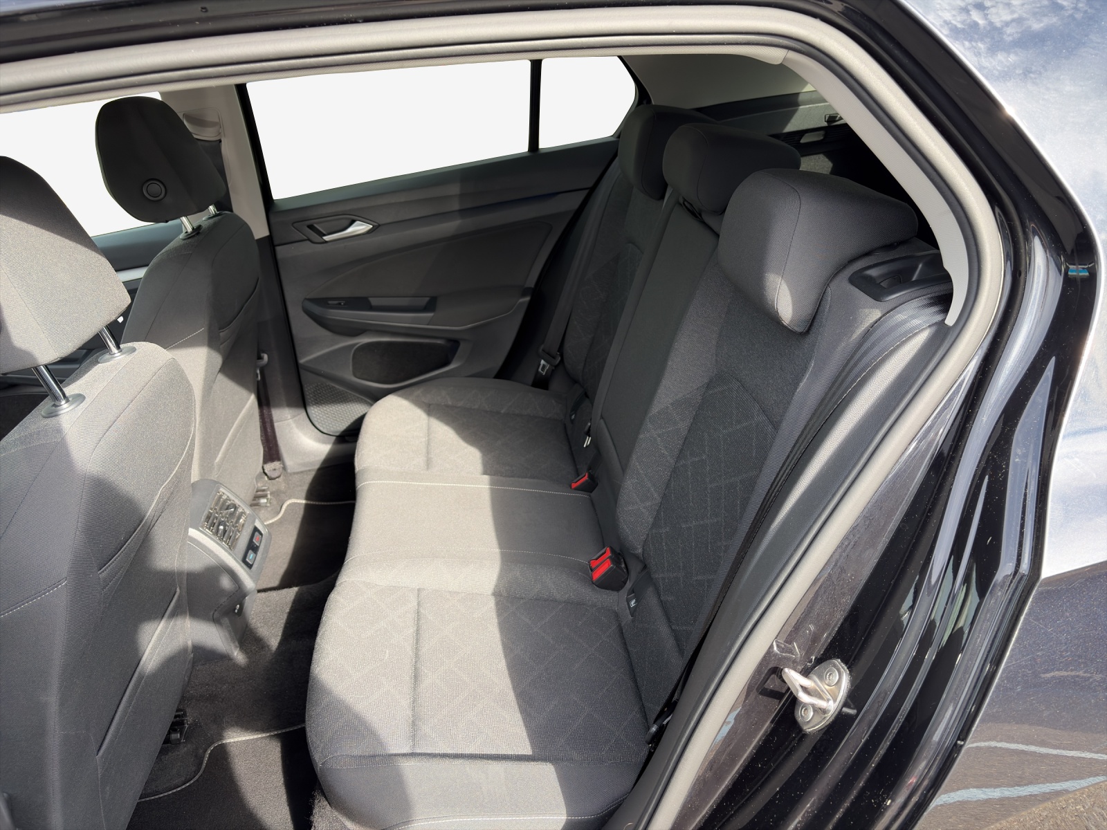 VW Golf 1.0 eTSI mHEV ACTLife DSG-image-8