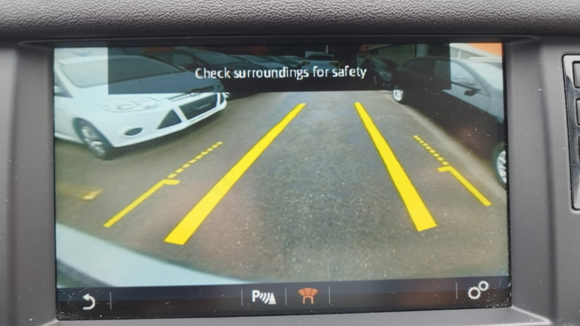 LAND ROVER Discovery Sport 2.0 Si4 HSE Luxury AT9-image-13