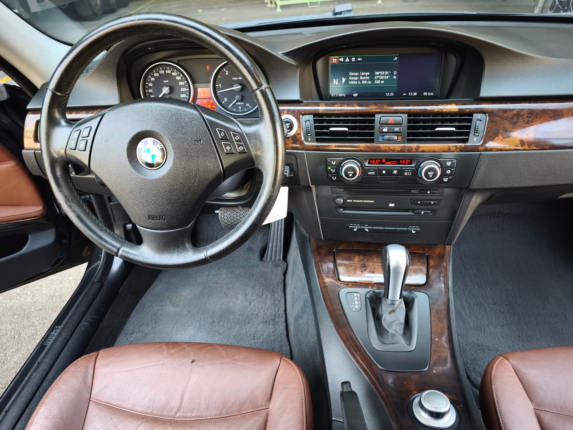 BMW 330d-image-9