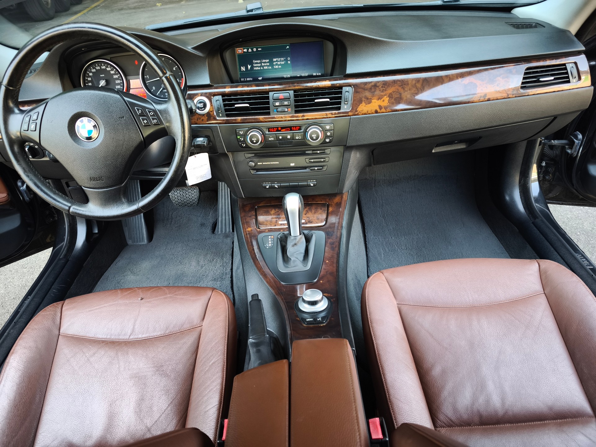 BMW 330d-image-8