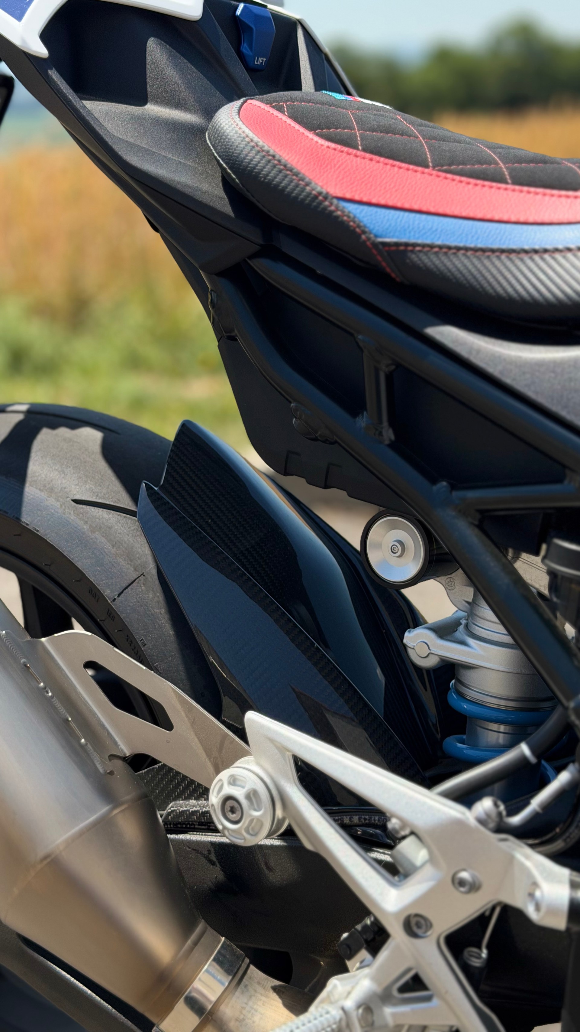 BMW M 1000 R-image-6
