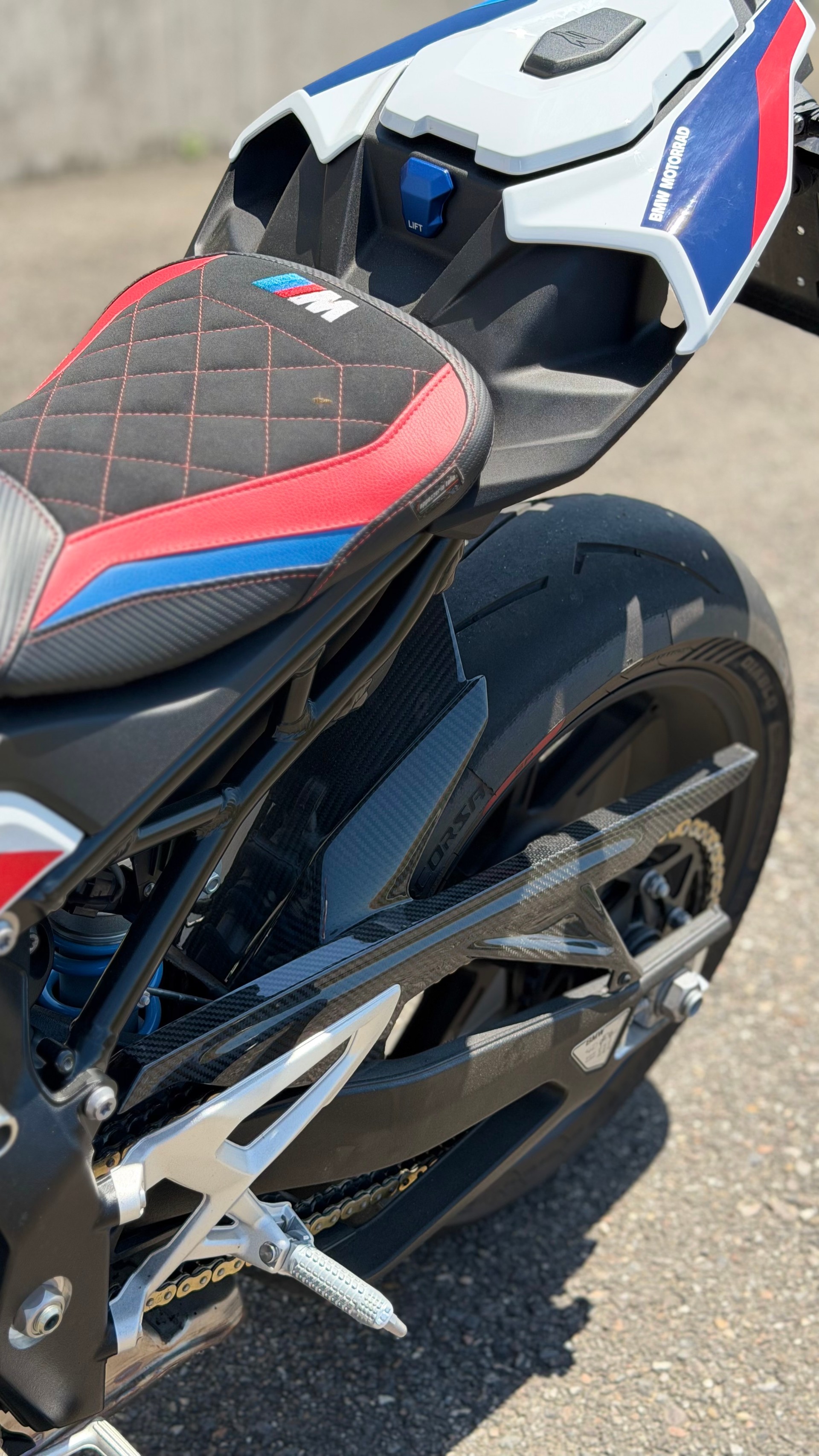 BMW M 1000 R-image-8