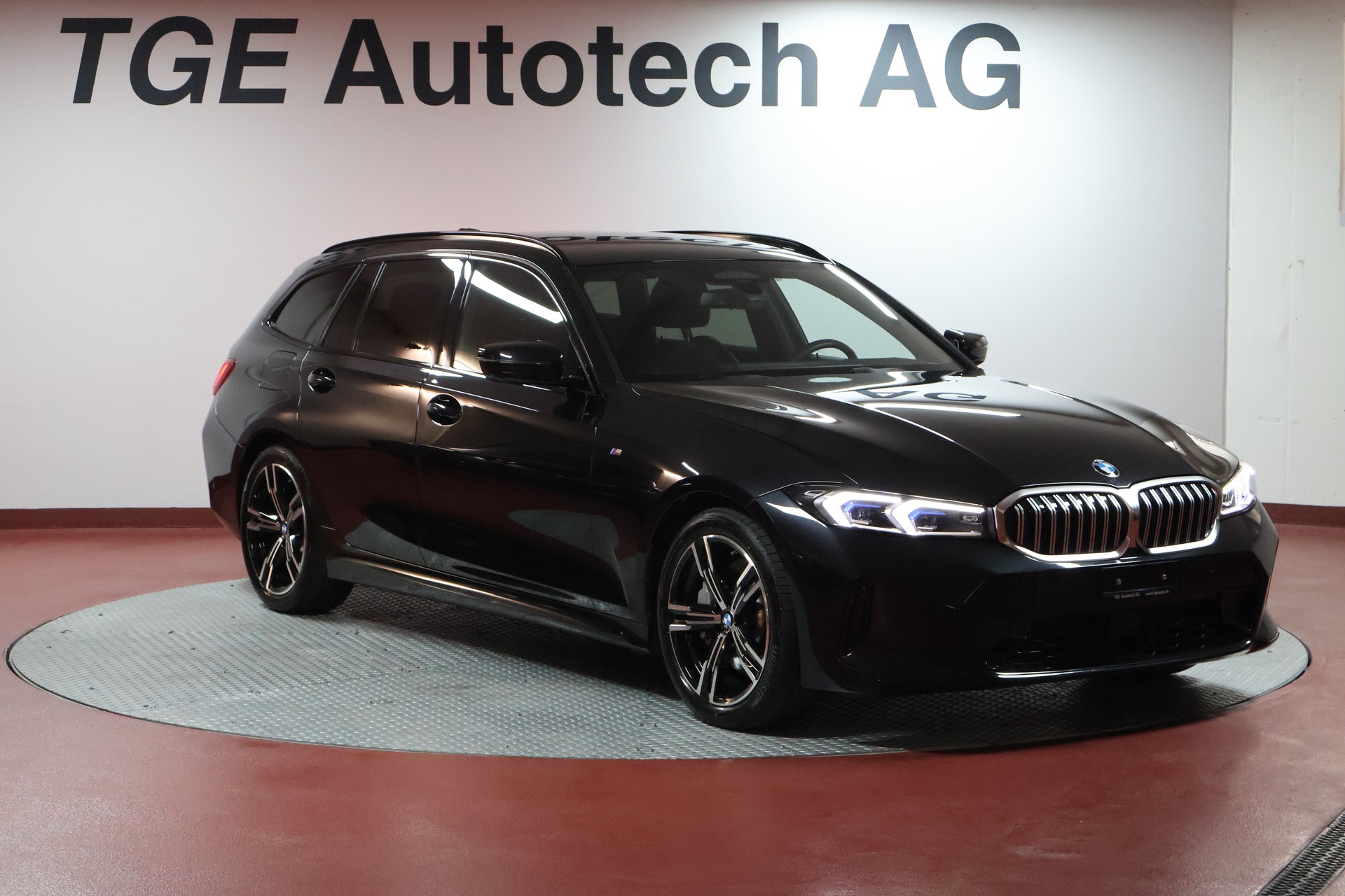 BMW 330i Touring xDrive Steptronic M Sport-image-2