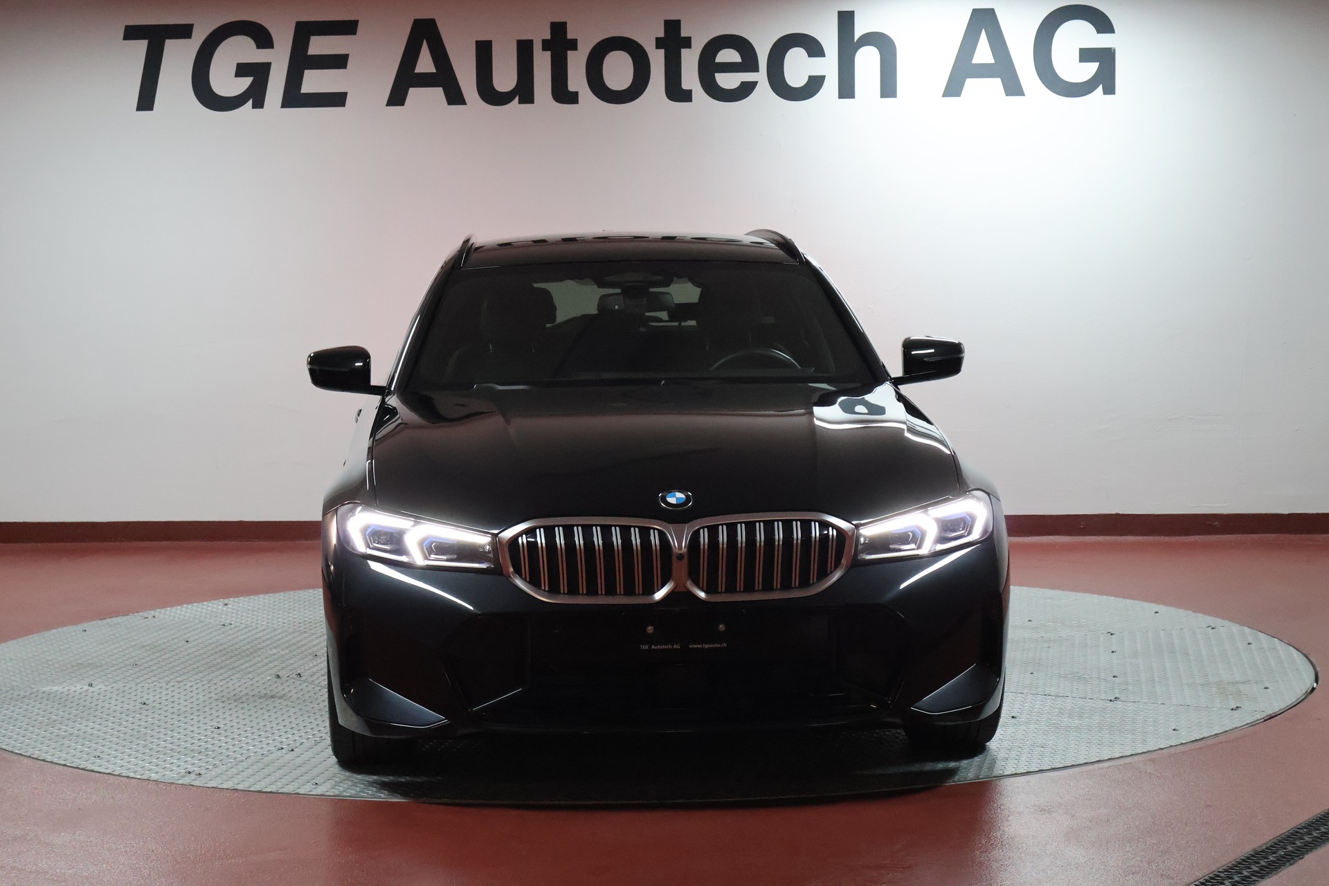 BMW 330i Touring xDrive Steptronic M Sport-image-1