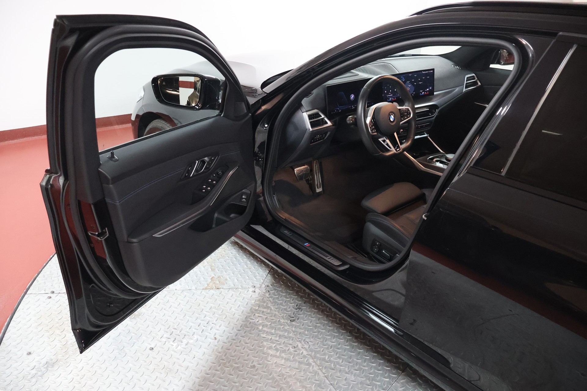 BMW 330i Touring xDrive Steptronic M Sport-image-3