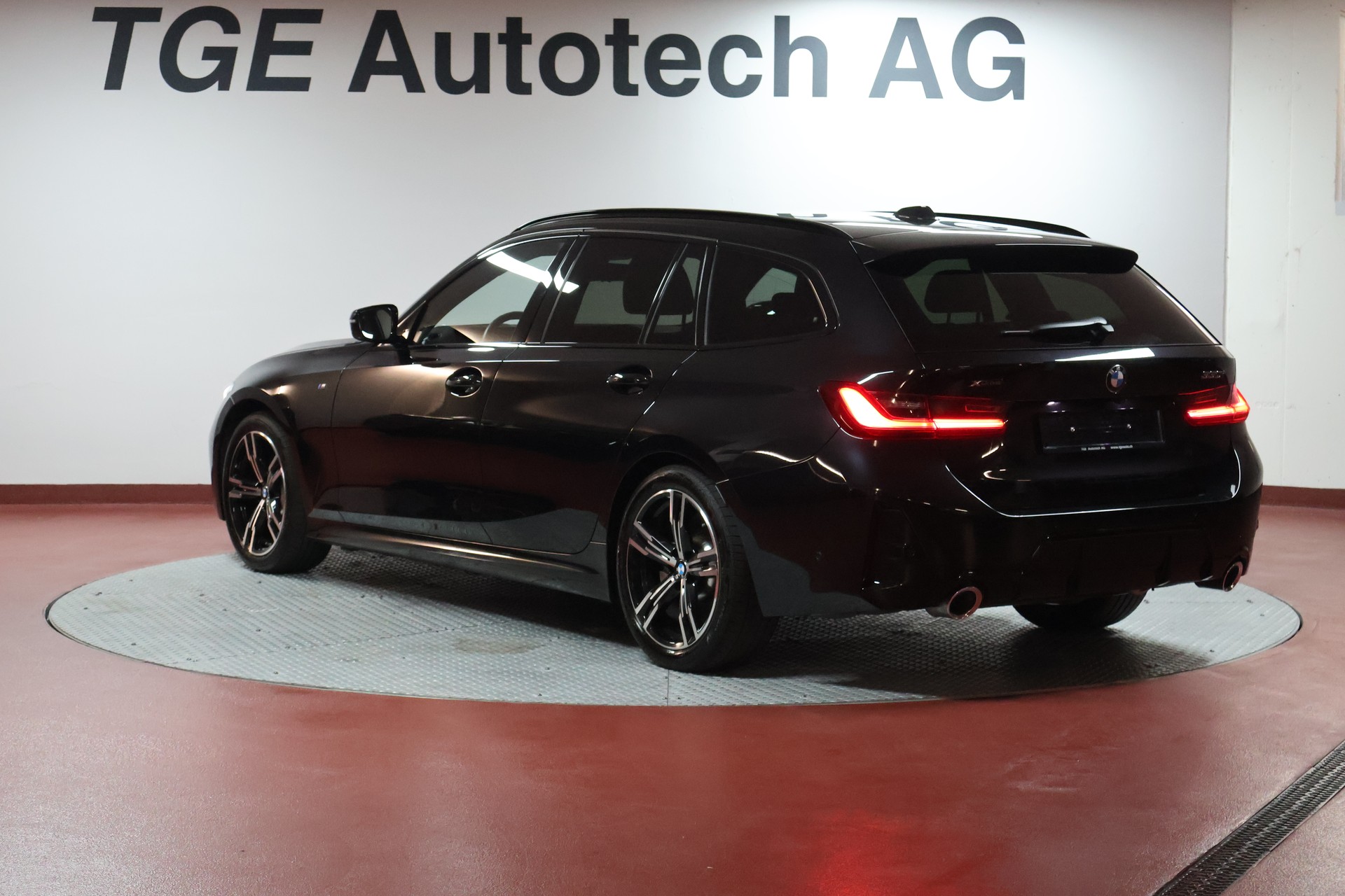 BMW 330i Touring xDrive Steptronic M Sport-image-18