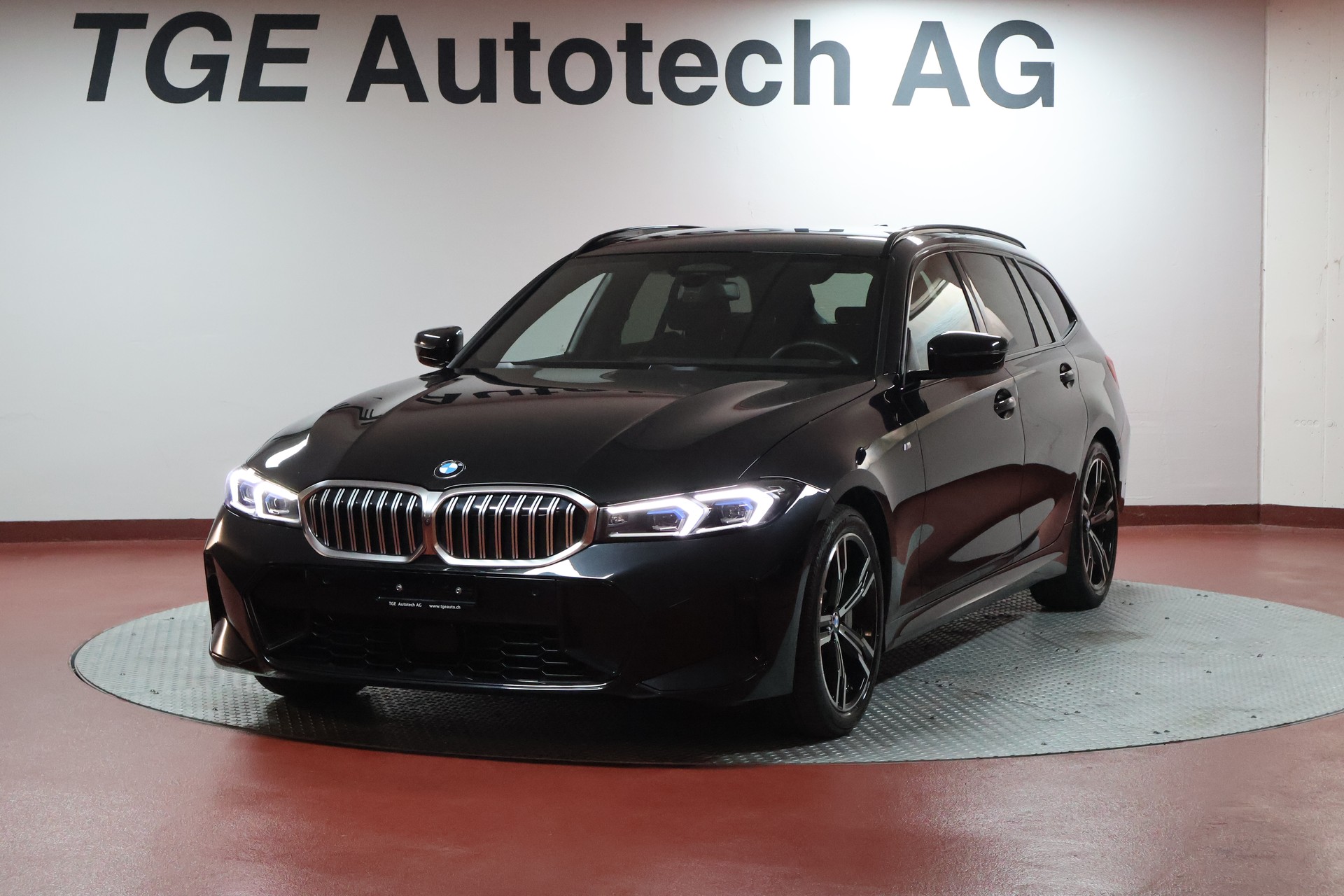 BMW 330i Touring xDrive Steptronic M Sport-image-0