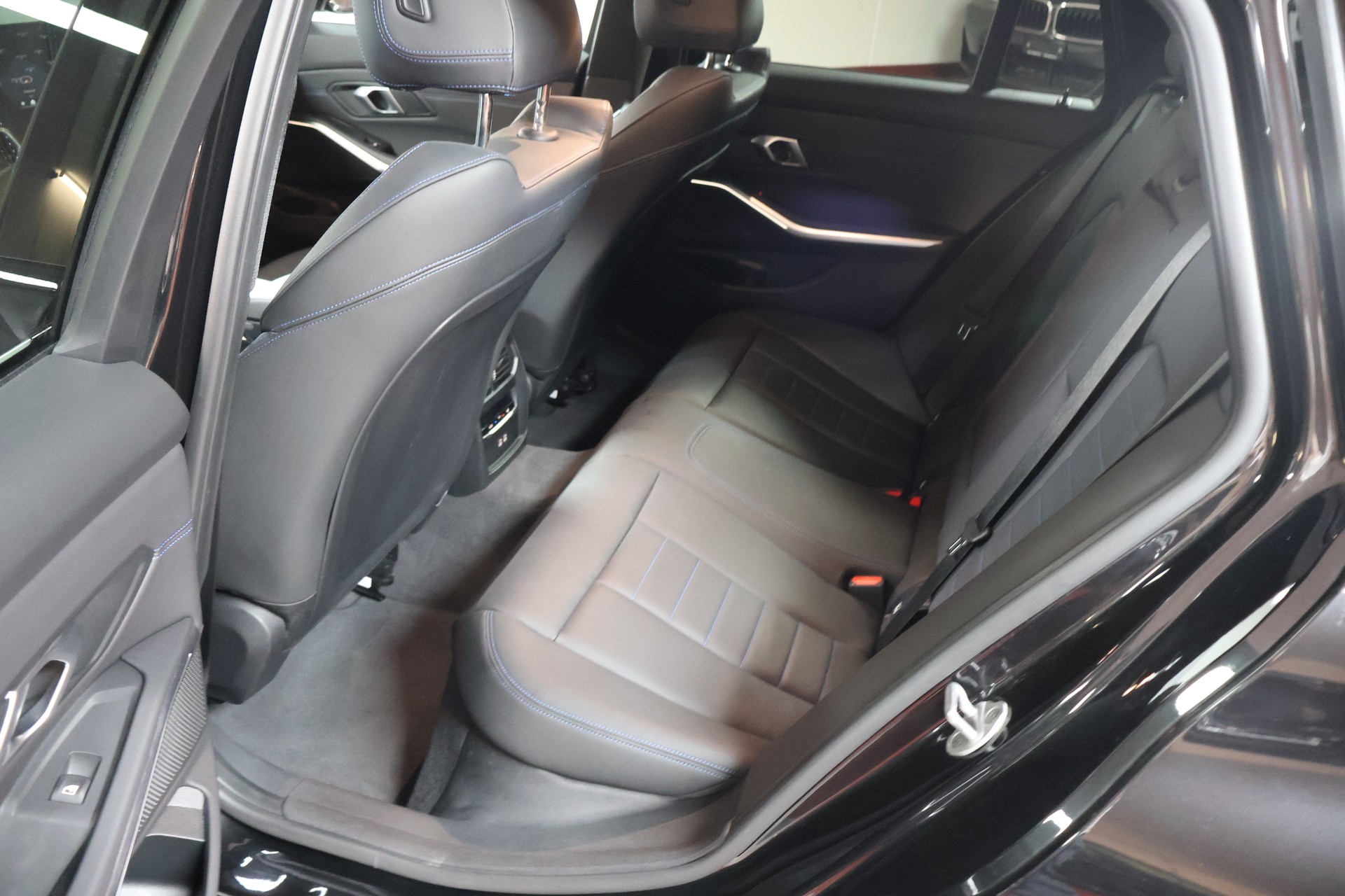 BMW 330i Touring xDrive Steptronic M Sport-image-17