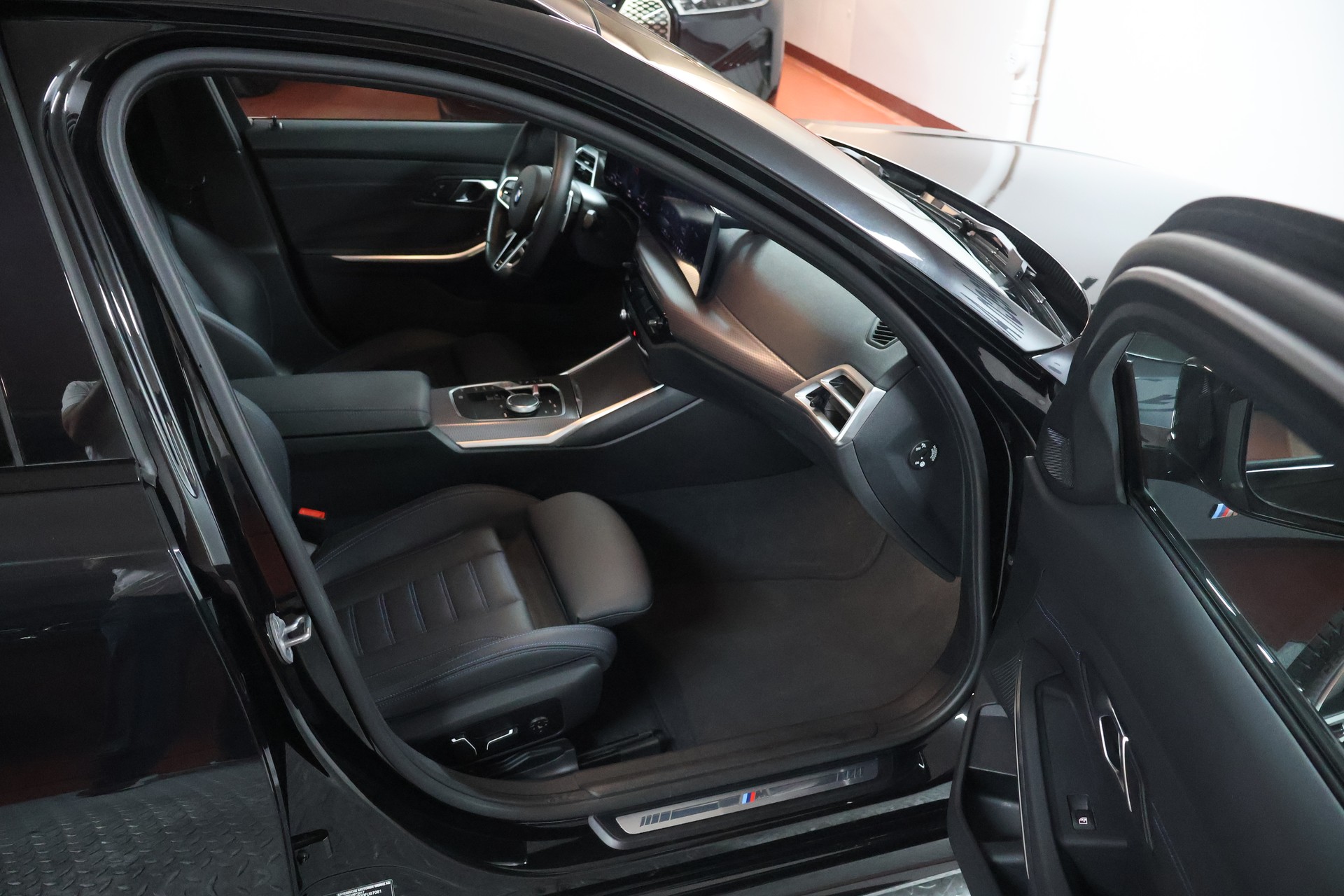 BMW 330i Touring xDrive Steptronic M Sport-image-13