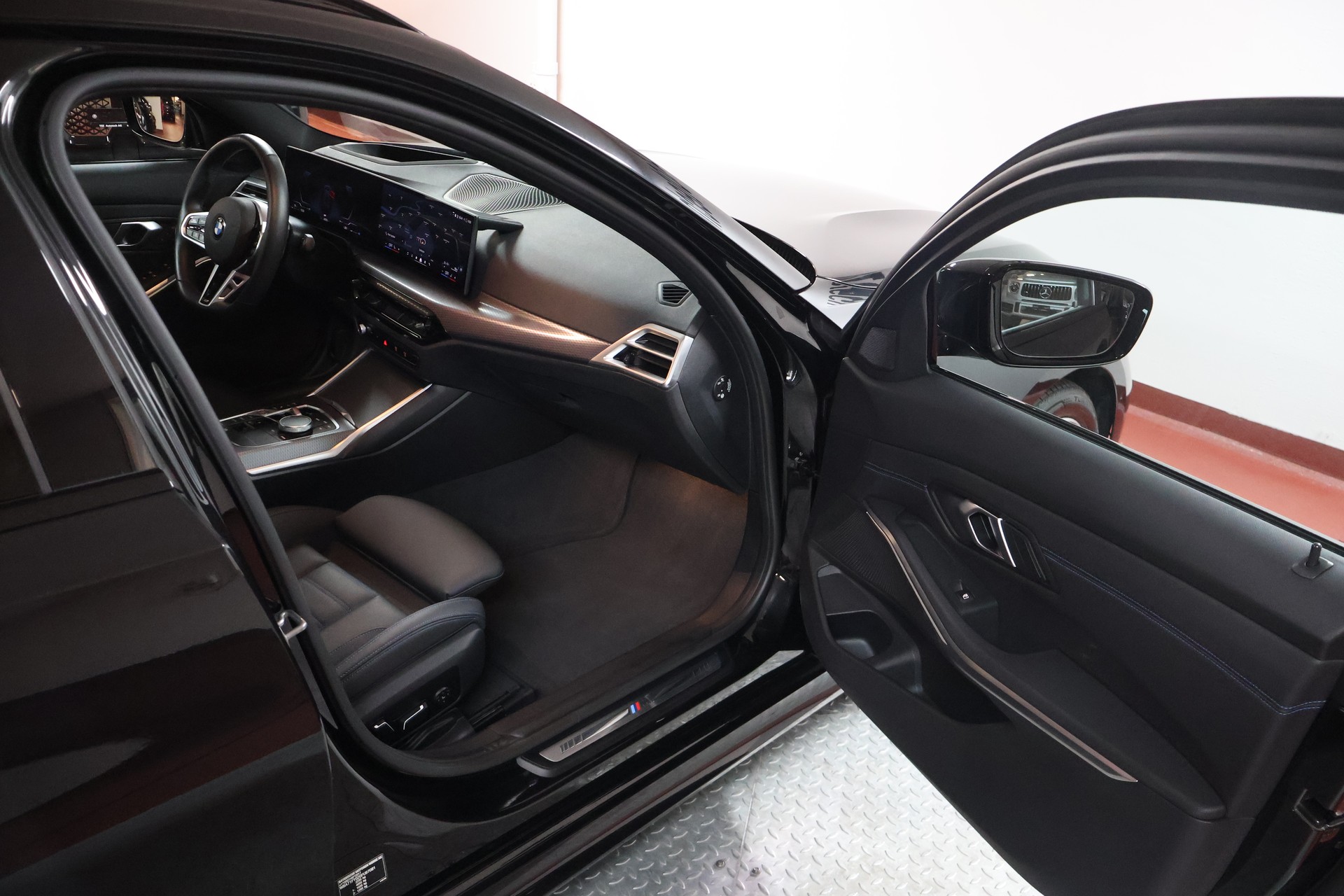 BMW 330i Touring xDrive Steptronic M Sport-image-14