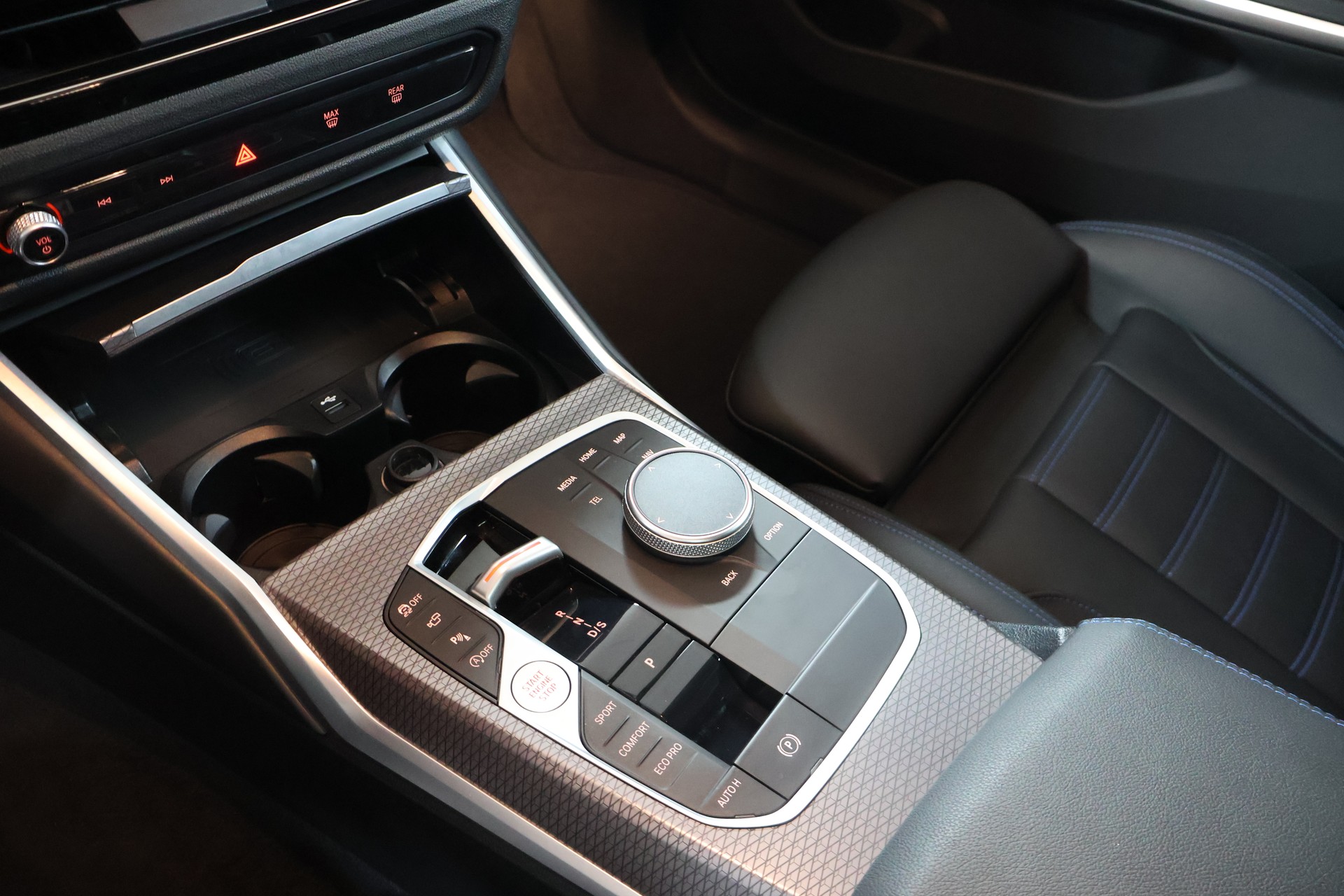 BMW 330i Touring xDrive Steptronic M Sport-image-12