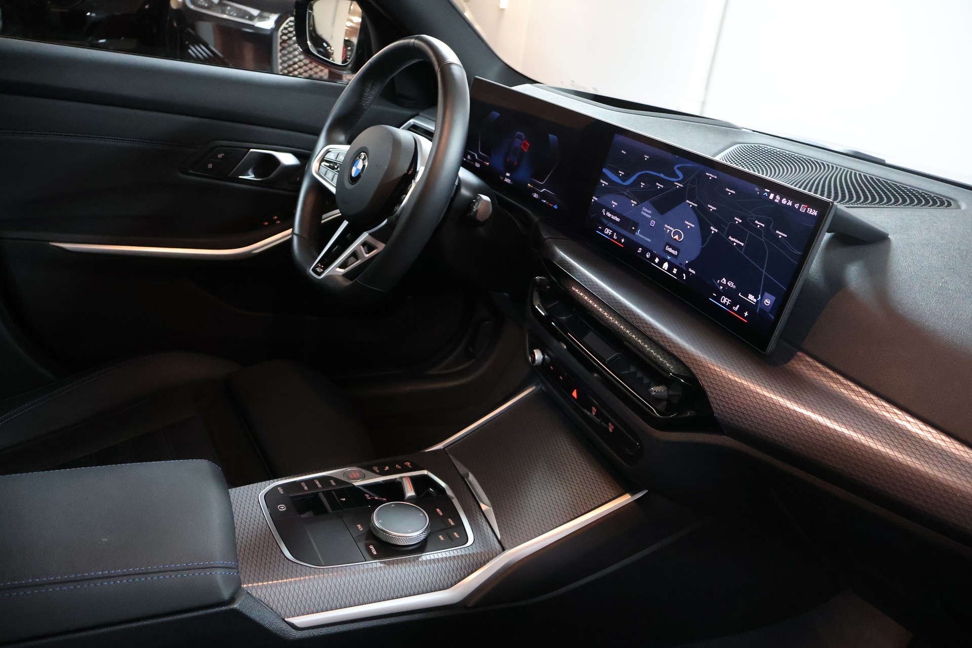 BMW 330i Touring xDrive Steptronic M Sport-image-10