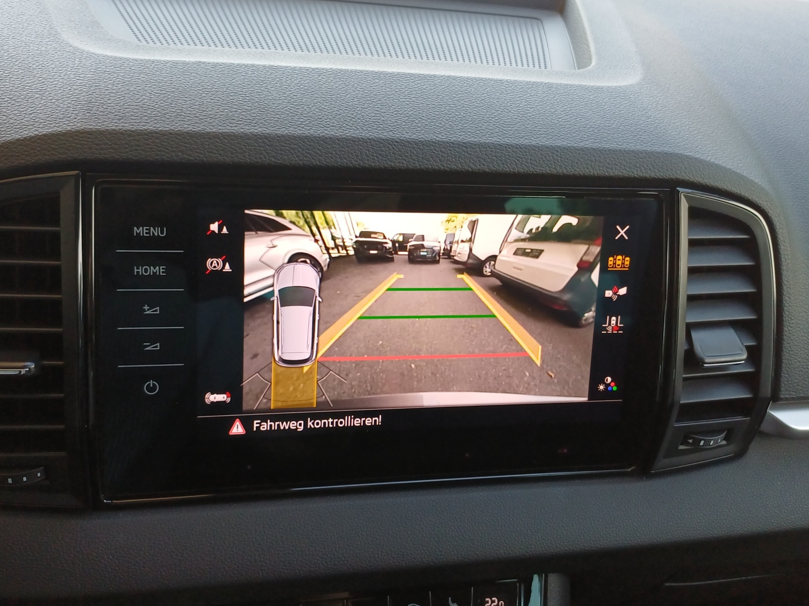 SKODA Karoq 2.0 TDI CR Selection 4x4 DSG-image-15