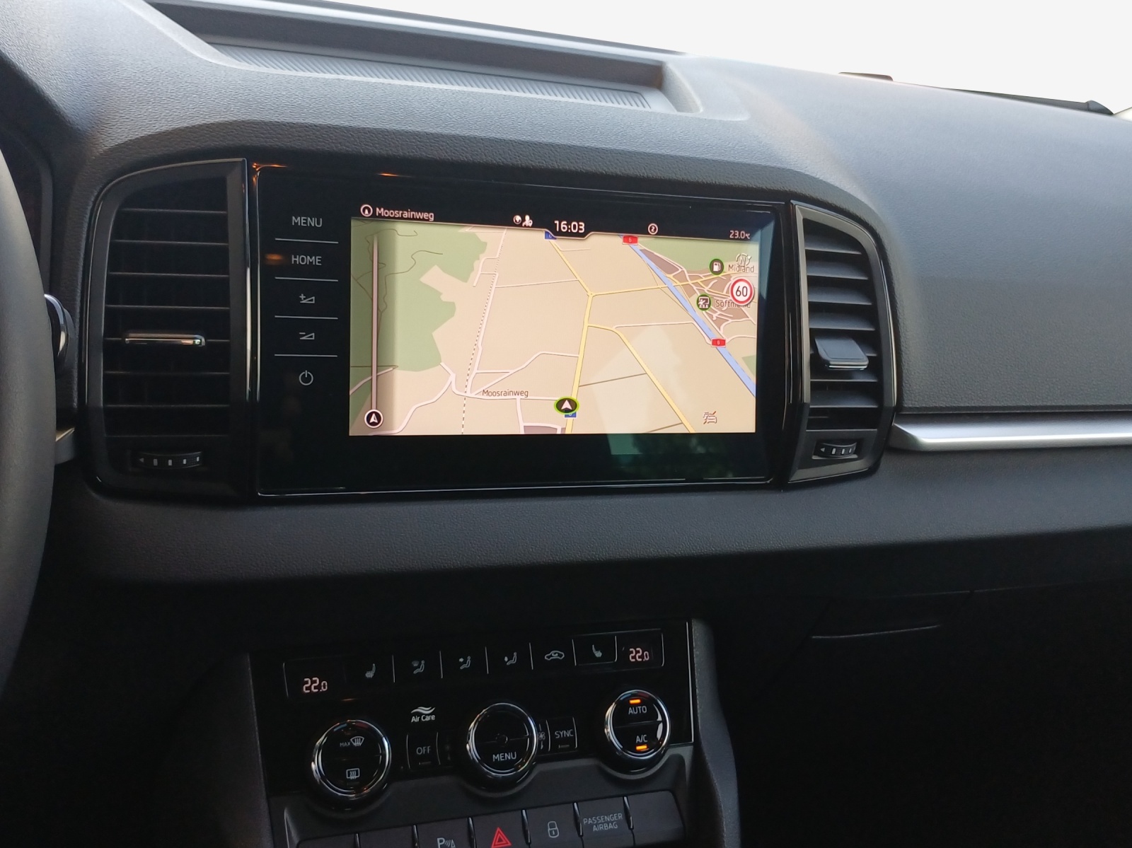 SKODA Karoq 2.0 TDI CR Selection 4x4 DSG-image-10