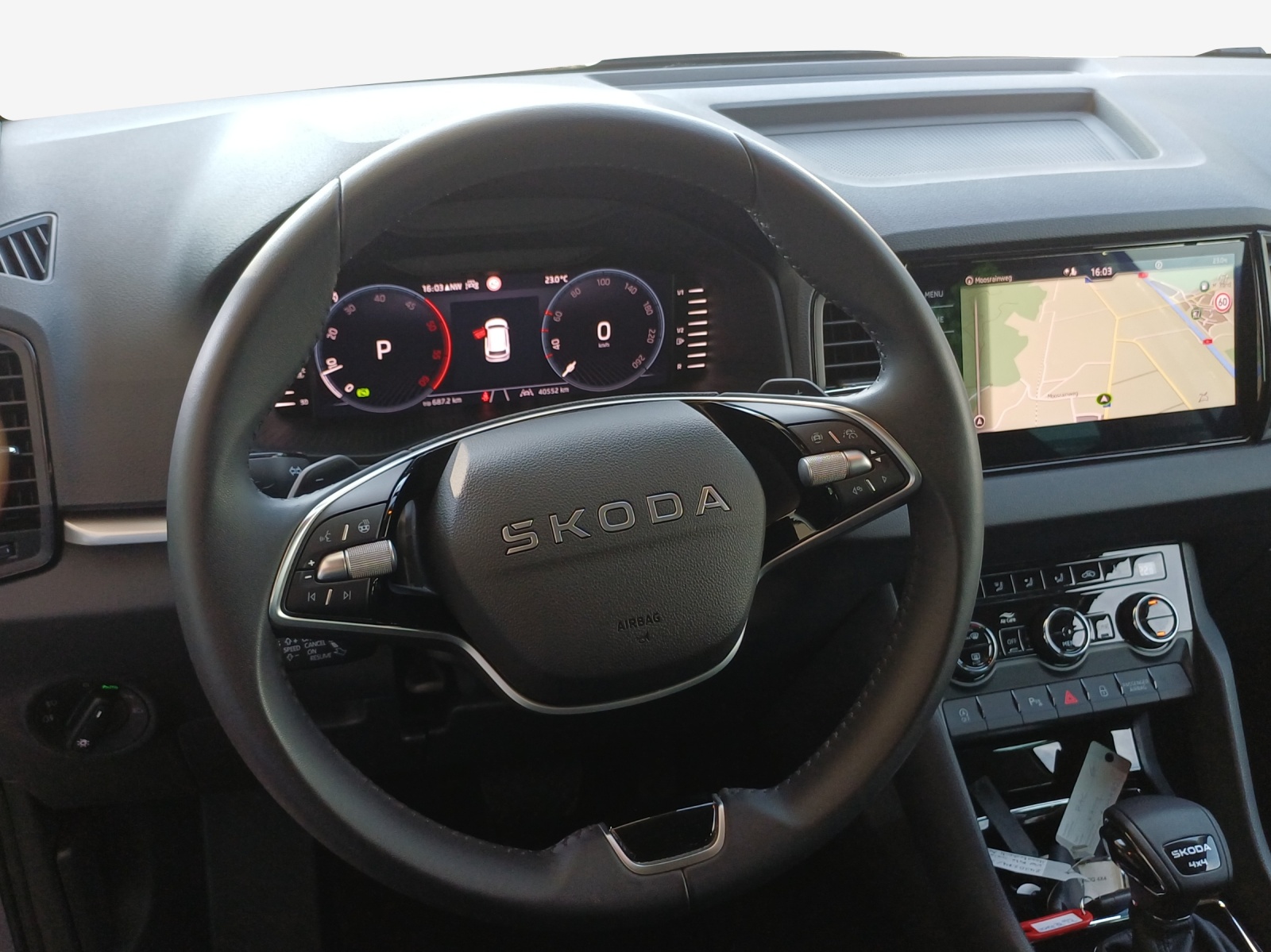 SKODA Karoq 2.0 TDI CR Selection 4x4 DSG-image-9