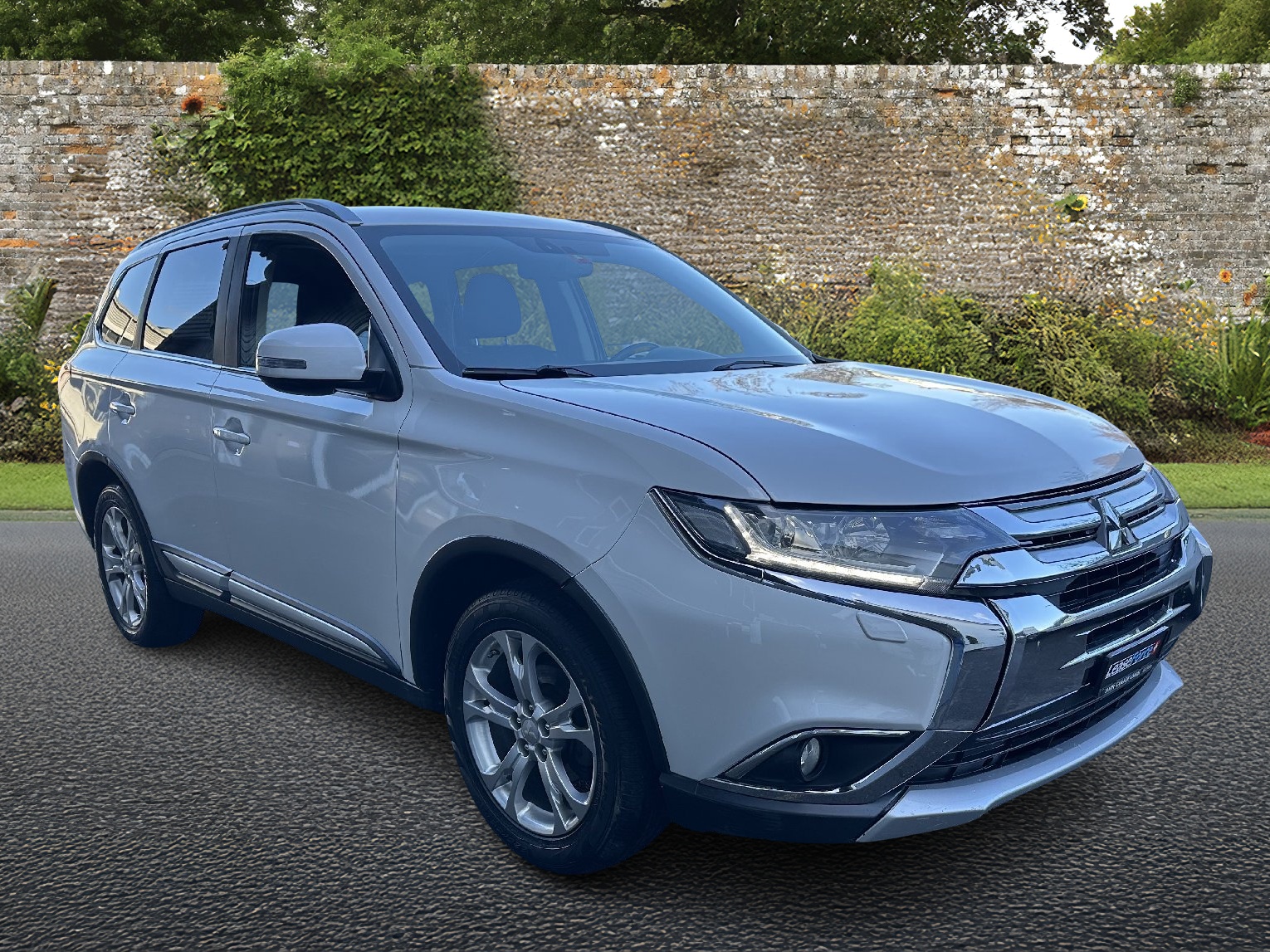 MITSUBISHI Outlander 2.2 DID Style 4WD Automatic-image-6
