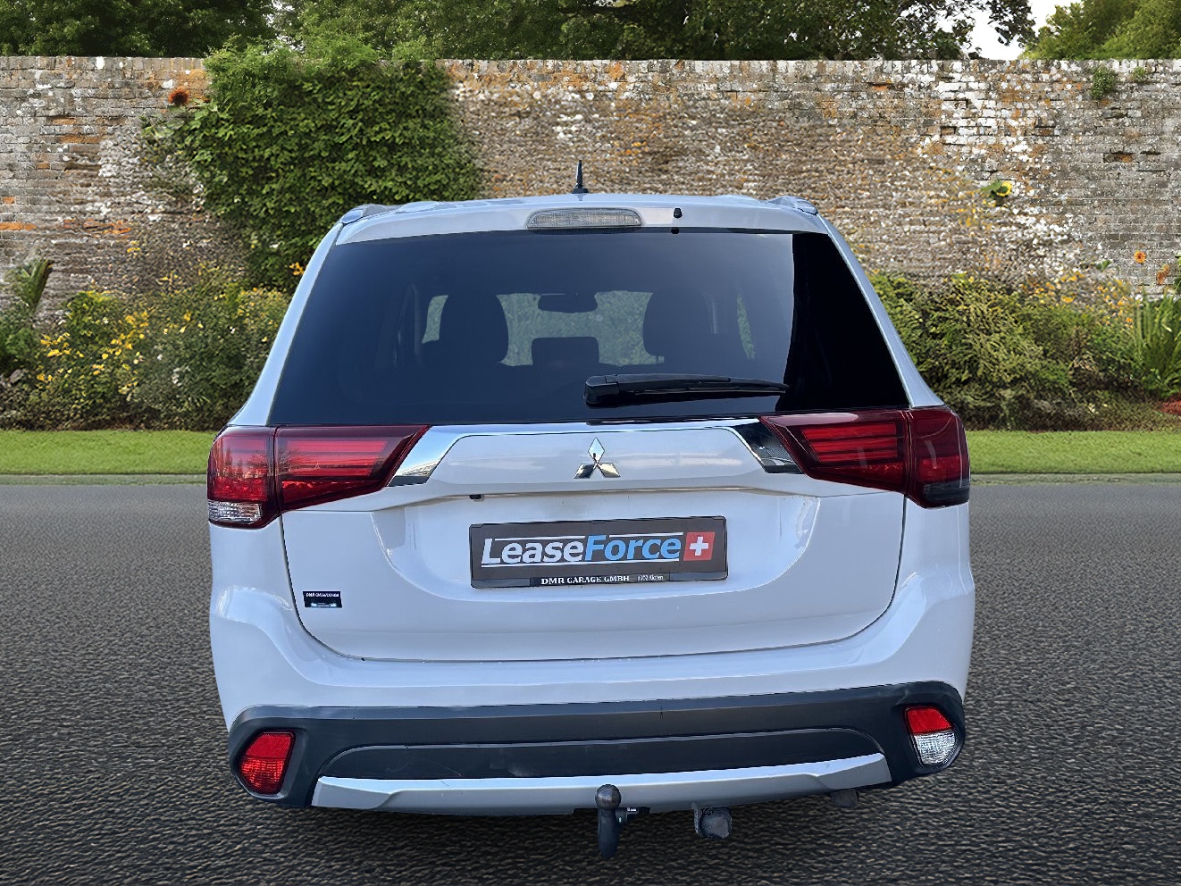 MITSUBISHI Outlander 2.2 DID Style 4WD Automatic-image-3