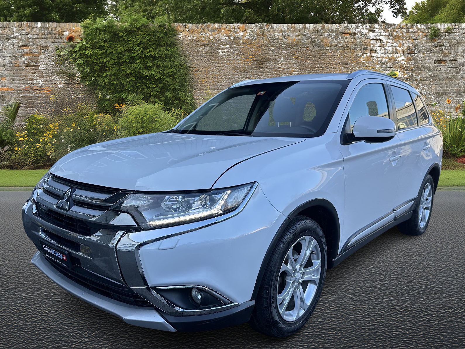 MITSUBISHI Outlander 2.2 DID Style 4WD Automatic-image-0