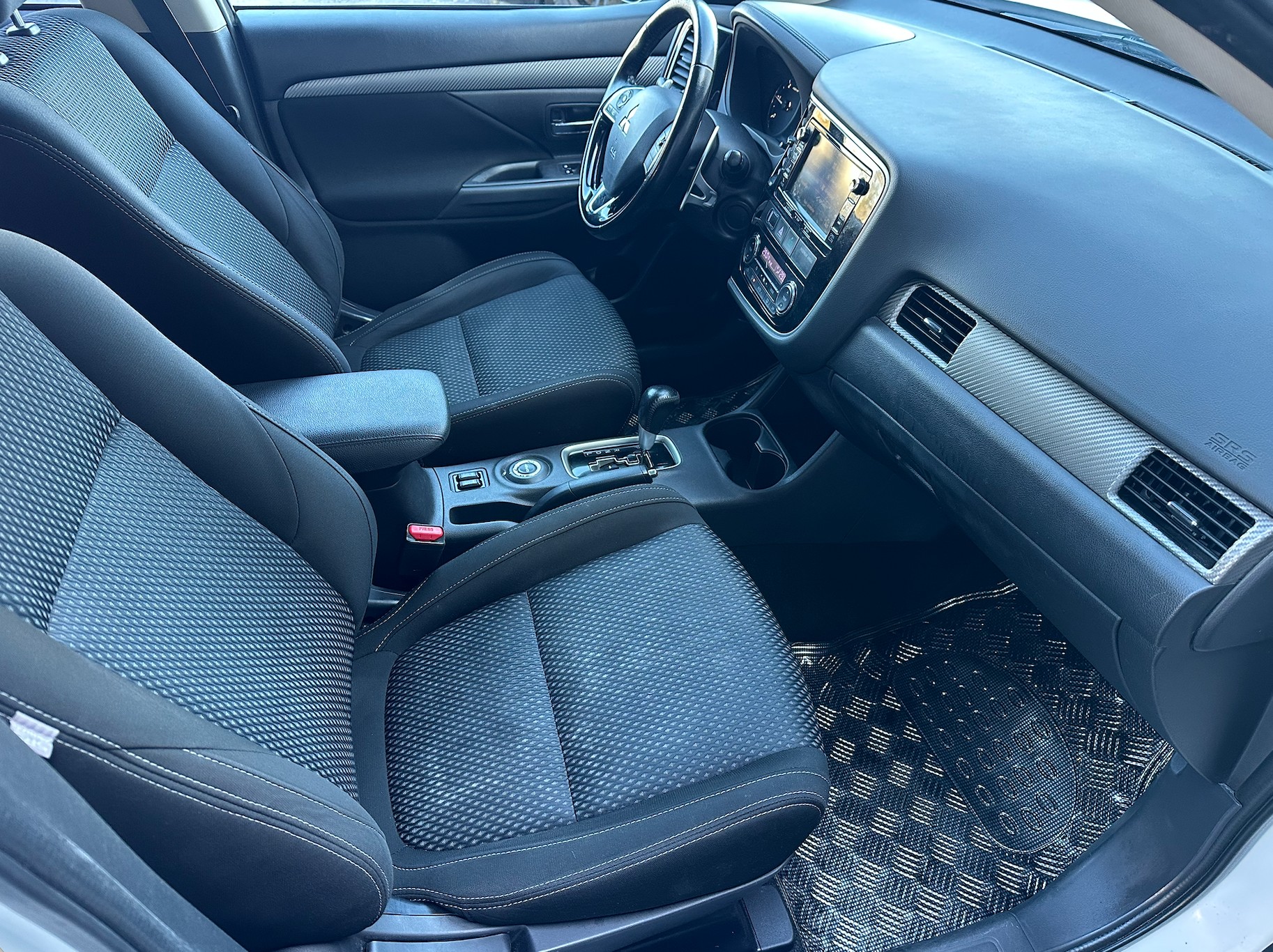 MITSUBISHI Outlander 2.2 DID Style 4WD Automatic-image-12