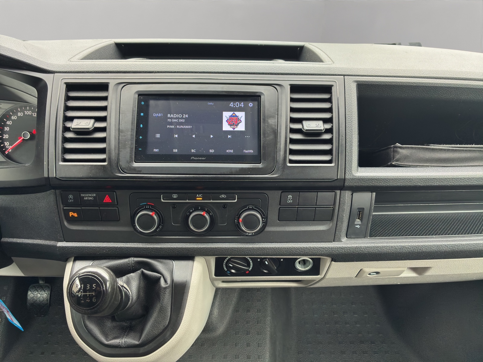 VW T6 2.0 TDI 4Motion-image-15