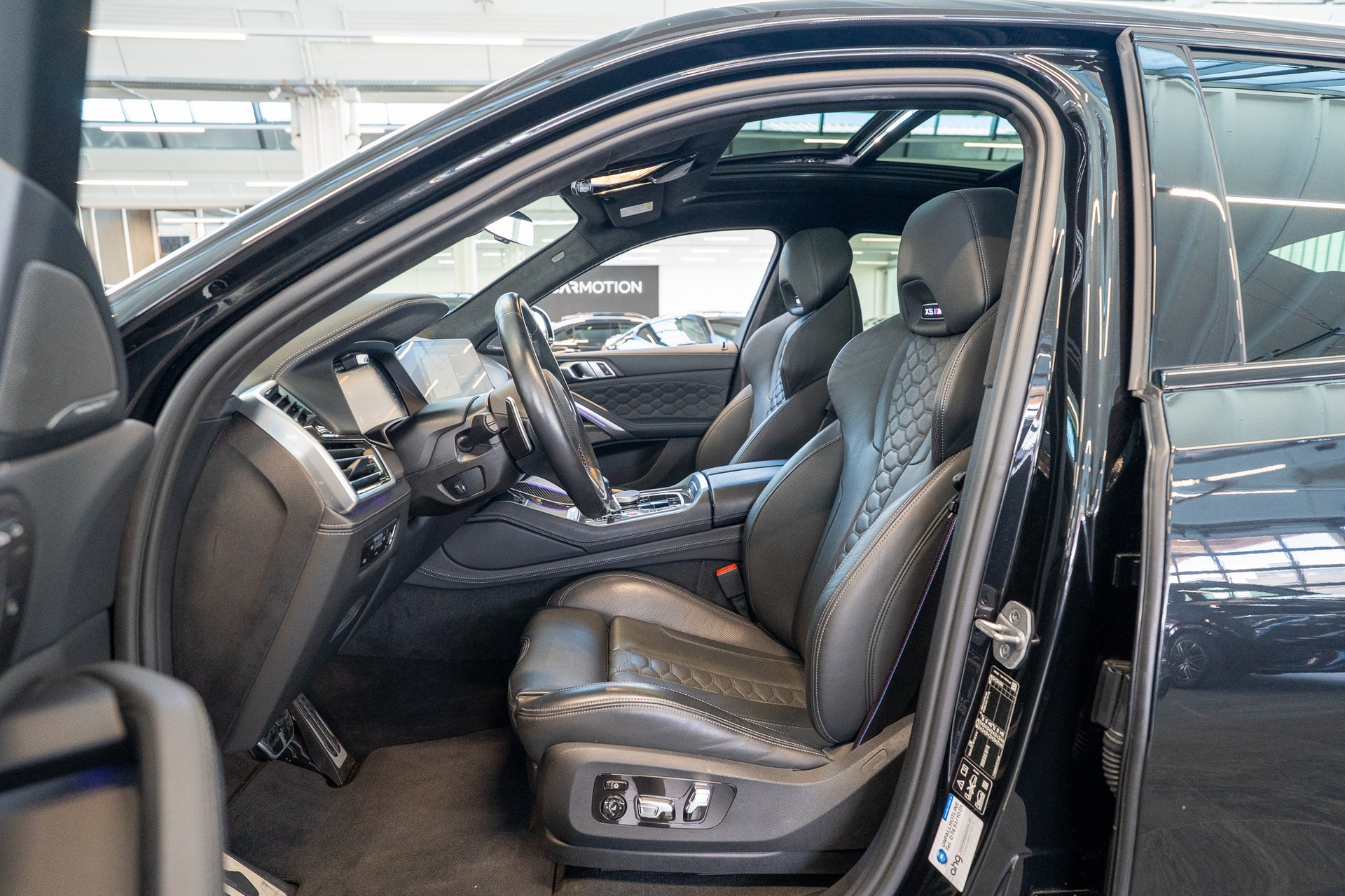 BMW X6 M Competition / Panorama / 360°Kamera / HeadUp-image-8