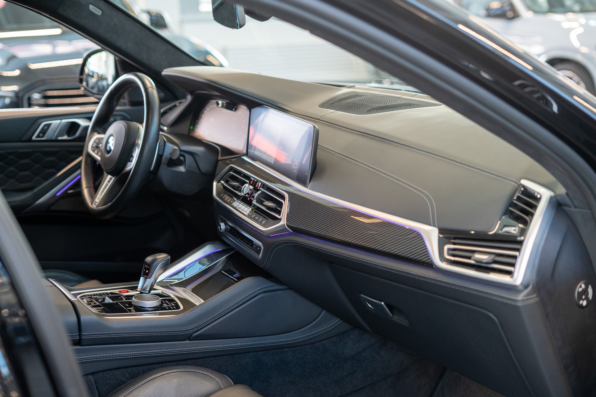 BMW X6 M Competition / Panorama / 360°Kamera / HeadUp-image-17