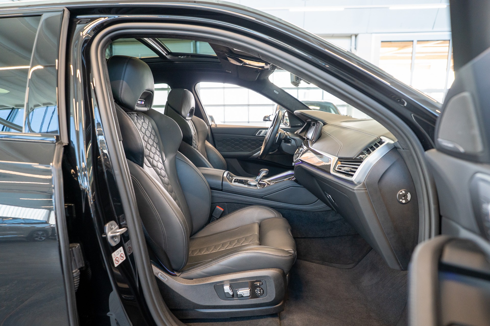 BMW X6 M Competition / Panorama / 360°Kamera / HeadUp-image-16