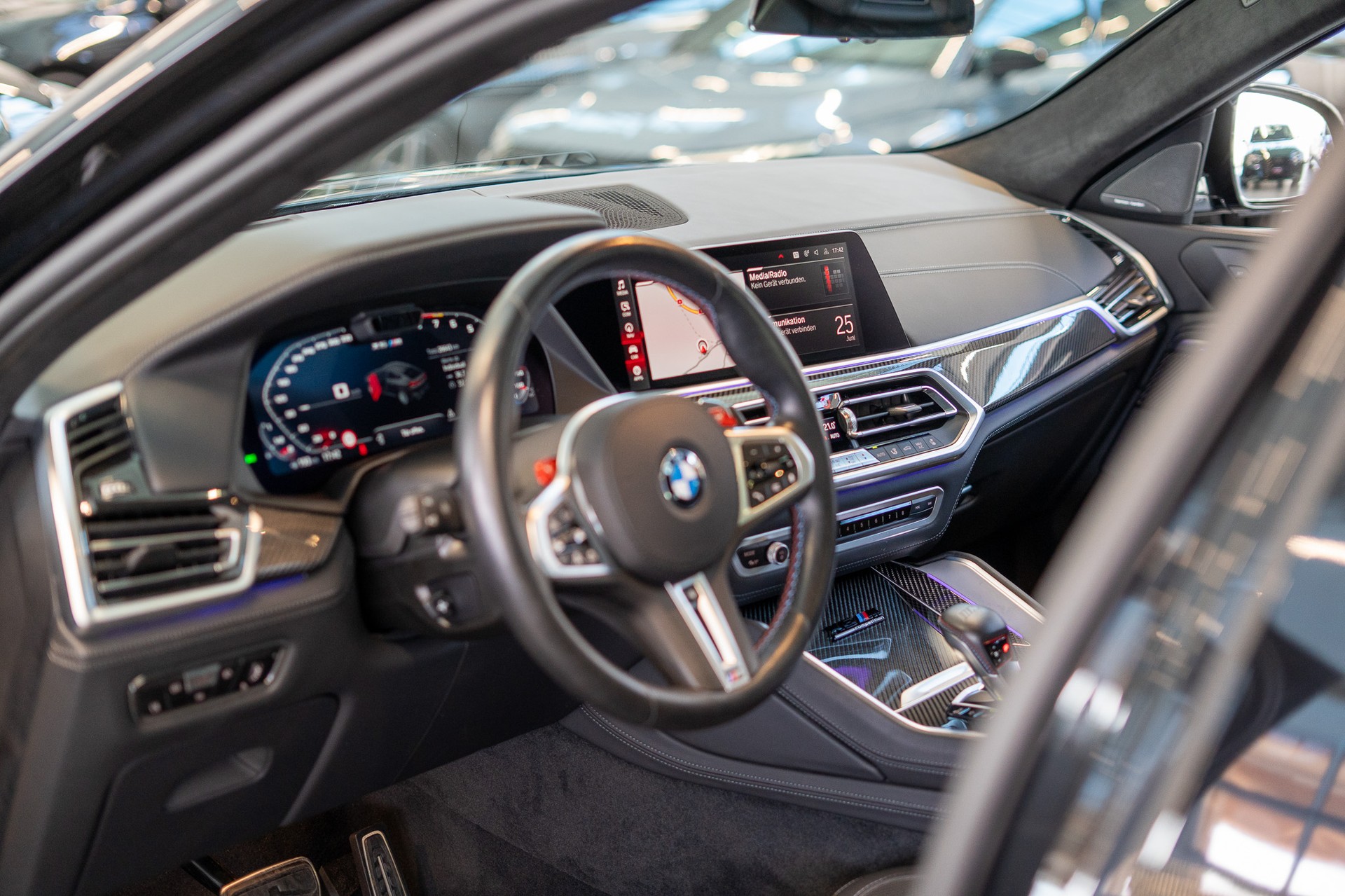BMW X6 M Competition / Panorama / 360°Kamera / HeadUp-image-11