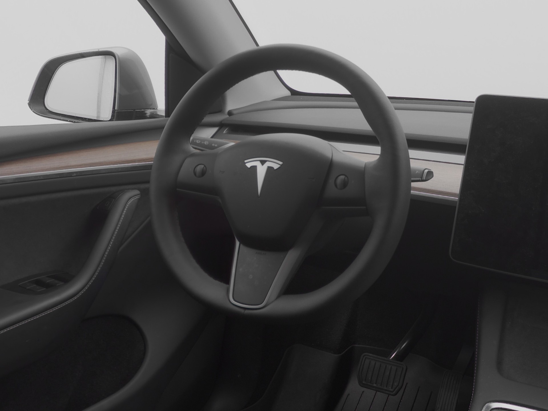 TESLA Model Y Long Range-image-7