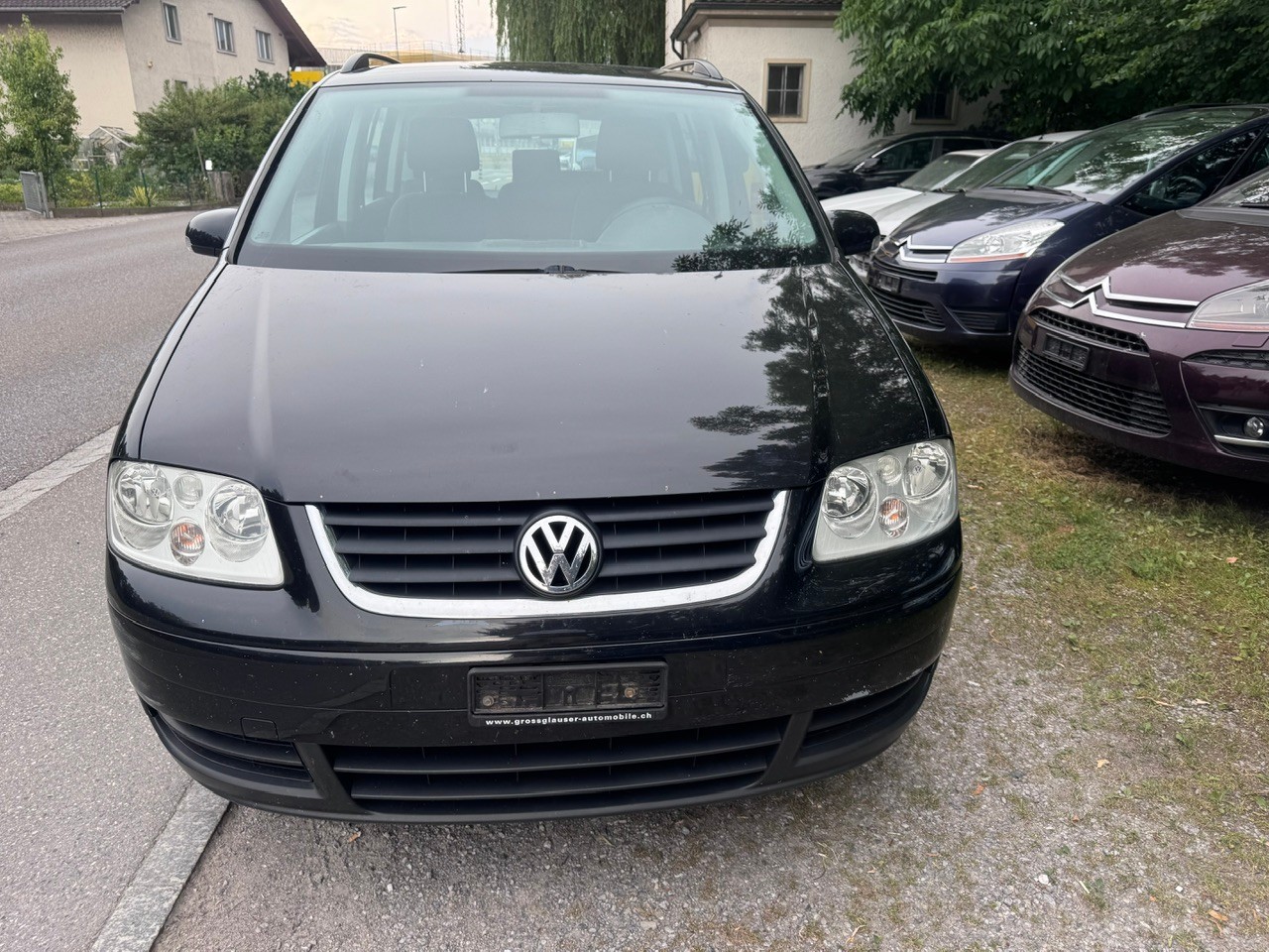 VW Touran 1.6 FSI Trendline Traveller-image-0