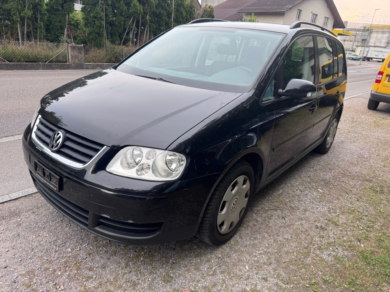 VW Touran 1.6 FSI Trendline Traveller-image-1