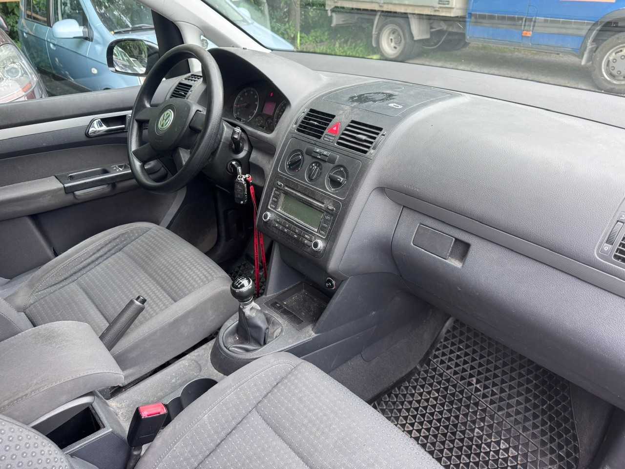 VW Touran 1.6 FSI Trendline Traveller-image-5