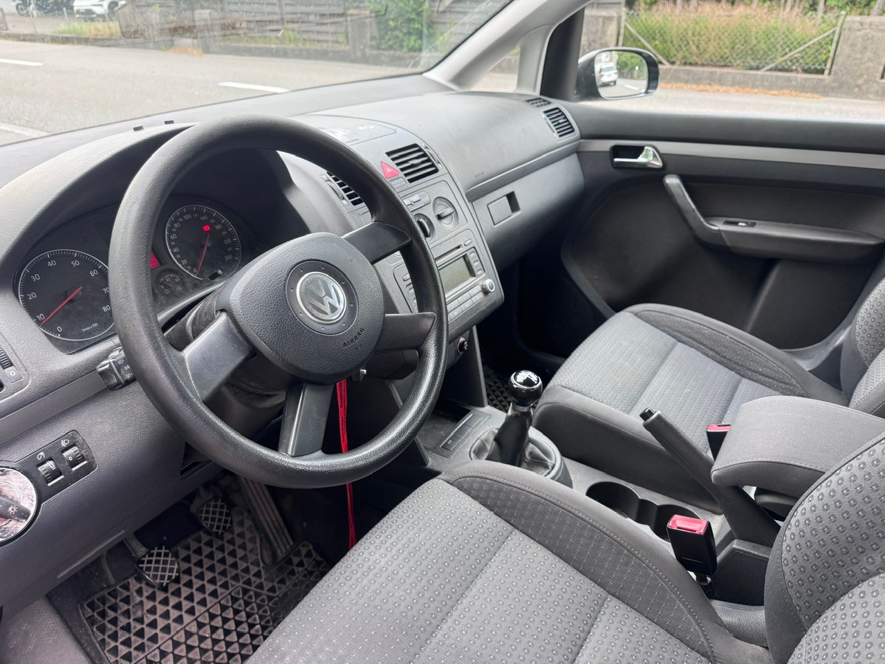 VW Touran 1.6 FSI Trendline Traveller-image-6