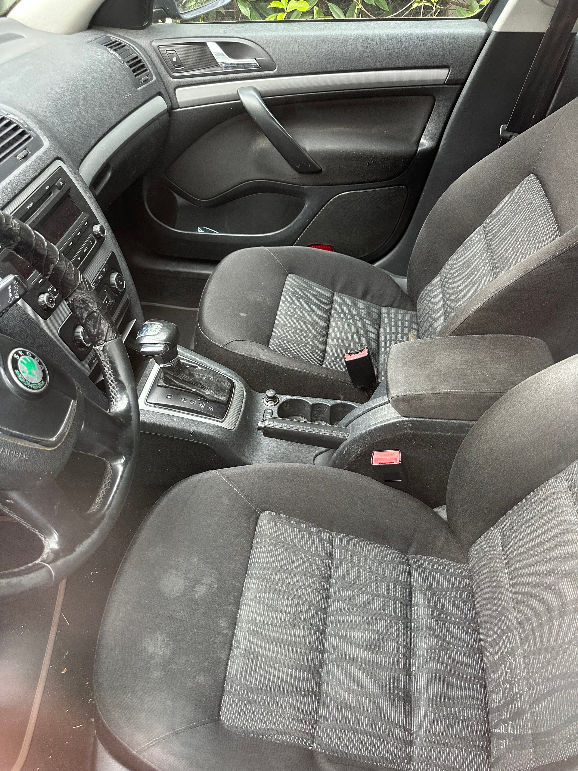 SKODA Octavia Combi 1.6 TDI Ambiente DSG-image-1