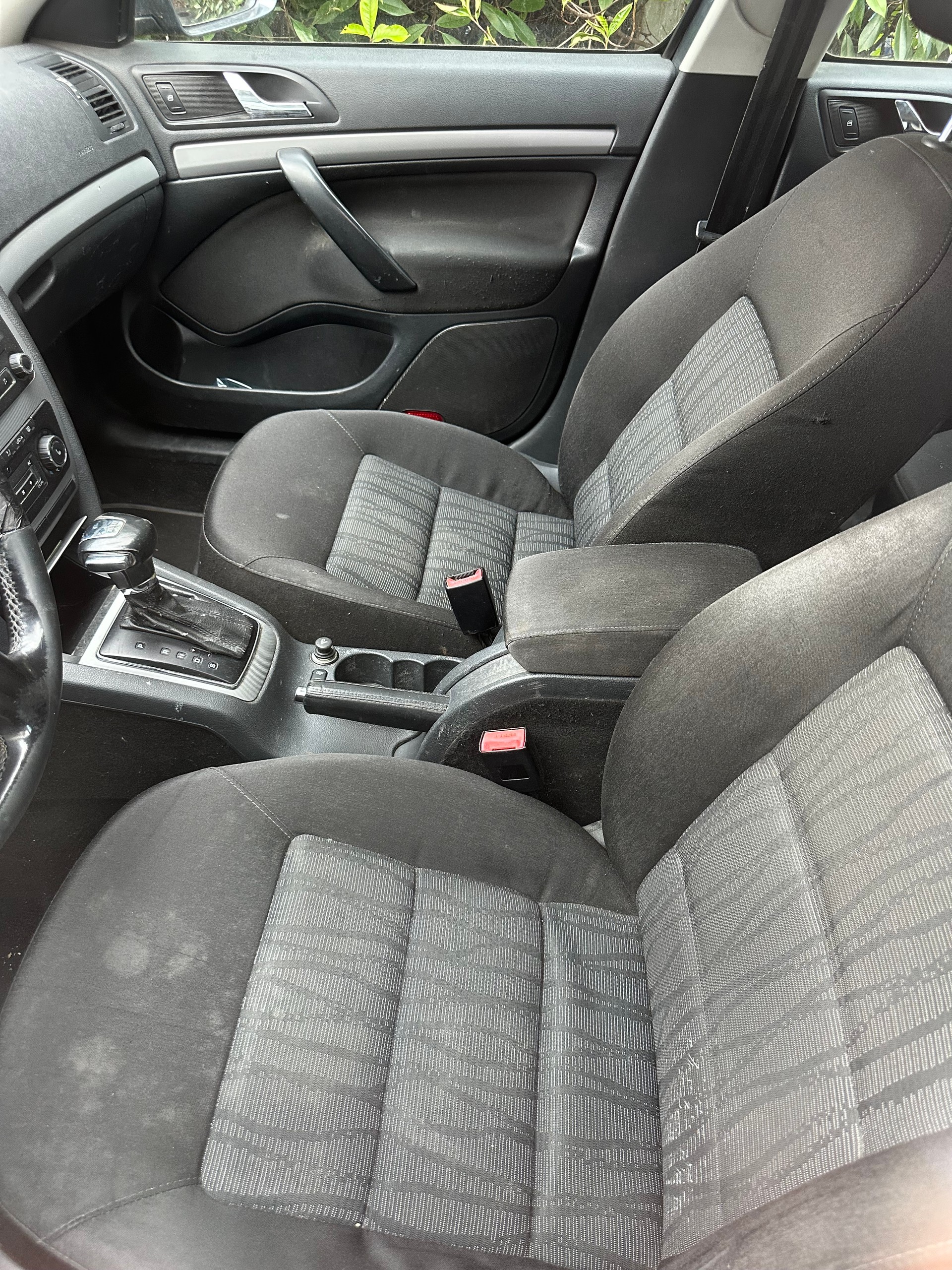 SKODA Octavia Combi 1.6 TDI Ambiente DSG-image-8